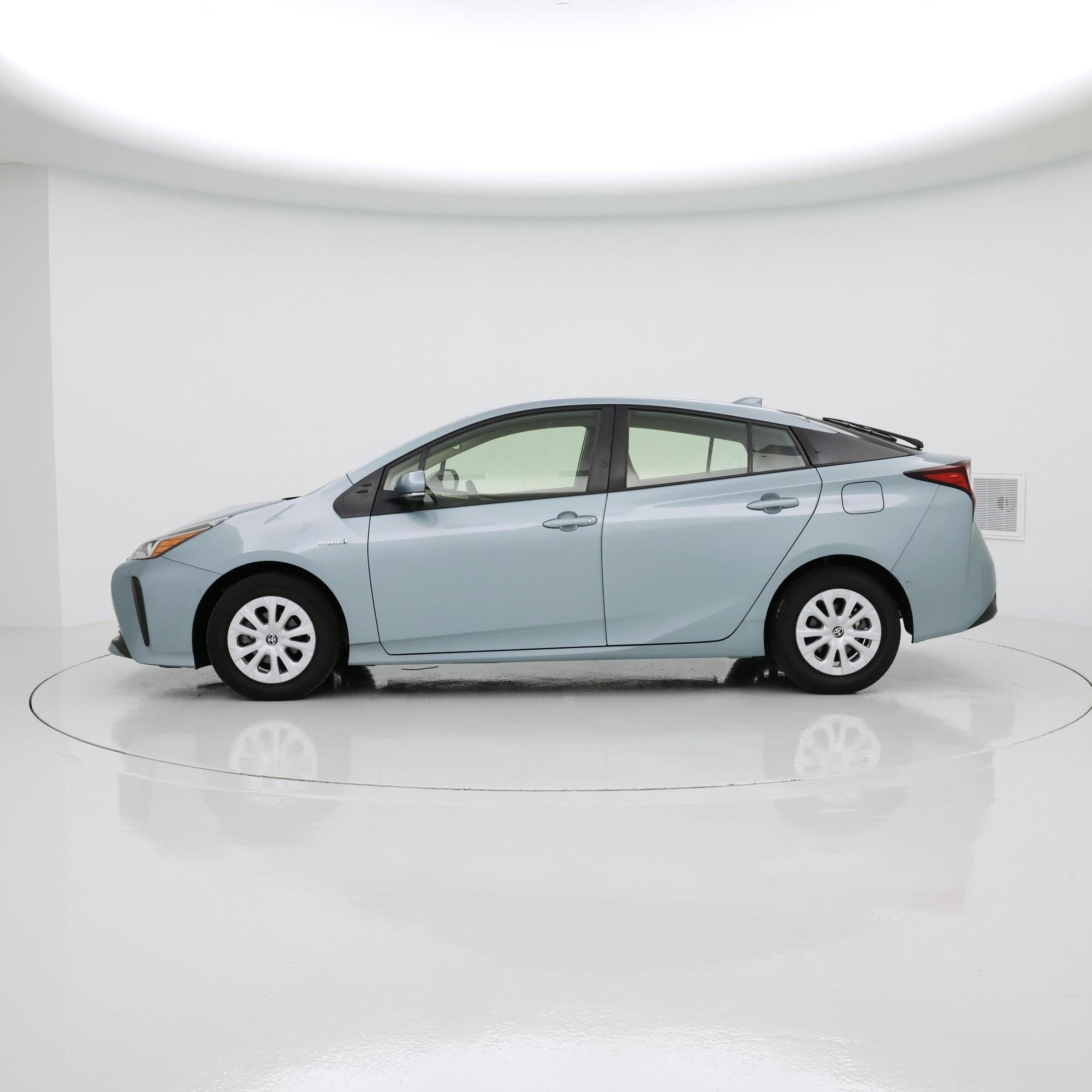Thumbnail: 2022 Toyota Prius - 3