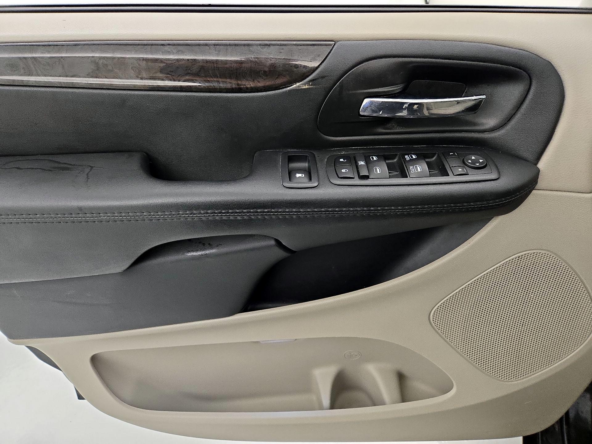 Thumbnail: 2018 Dodge Grand Caravan - 12