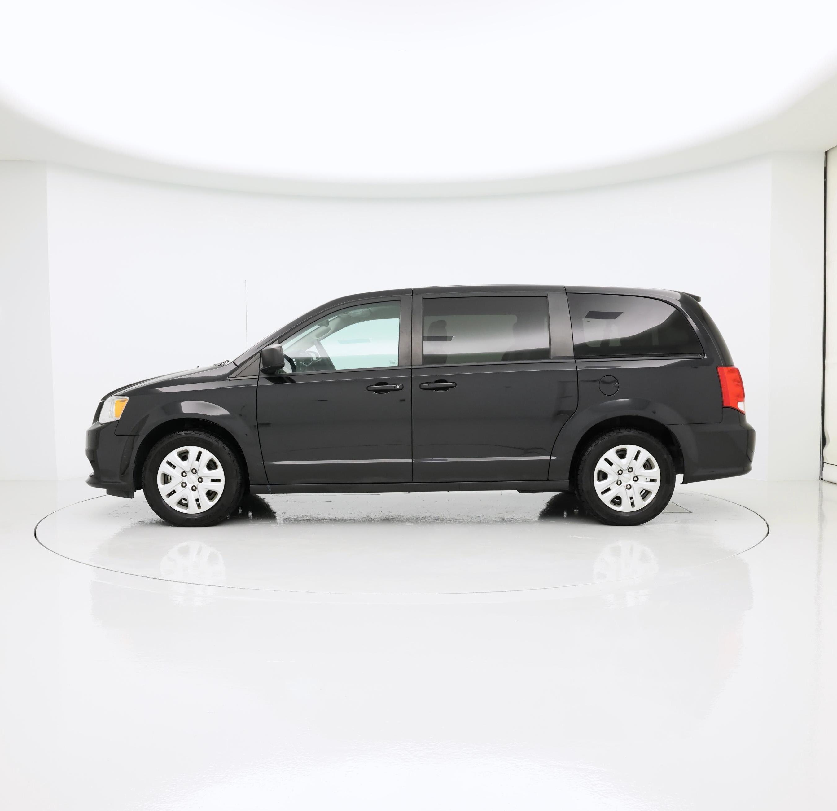 Thumbnail: 2018 Dodge Grand Caravan - 3