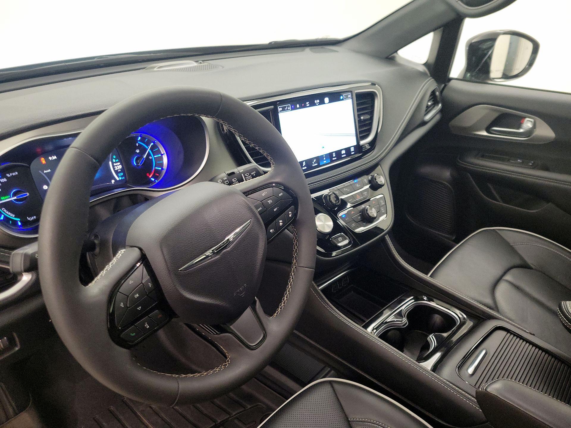 Thumbnail: 2023 Chrysler Pacifica - 9