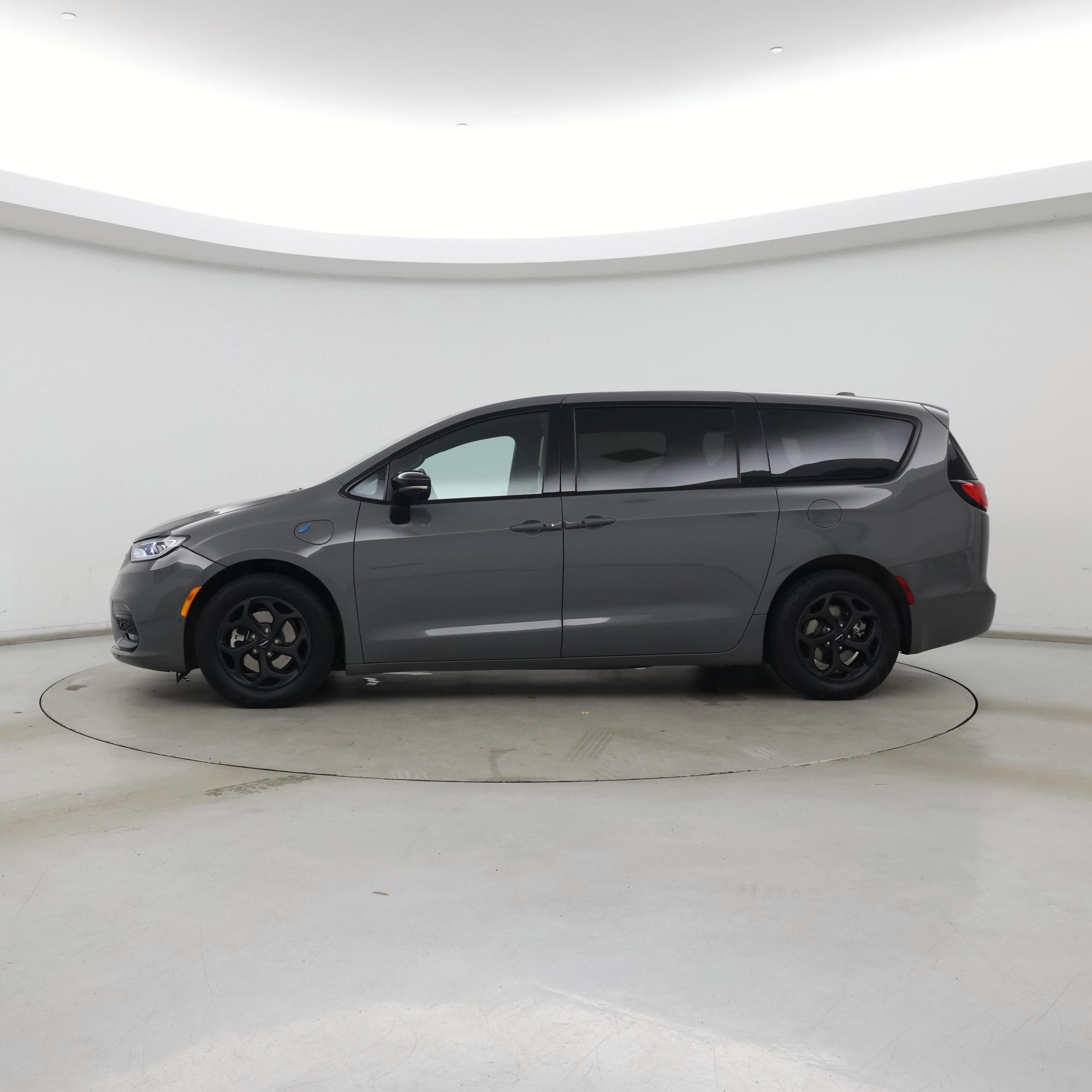 Thumbnail: 2023 Chrysler Pacifica - 3