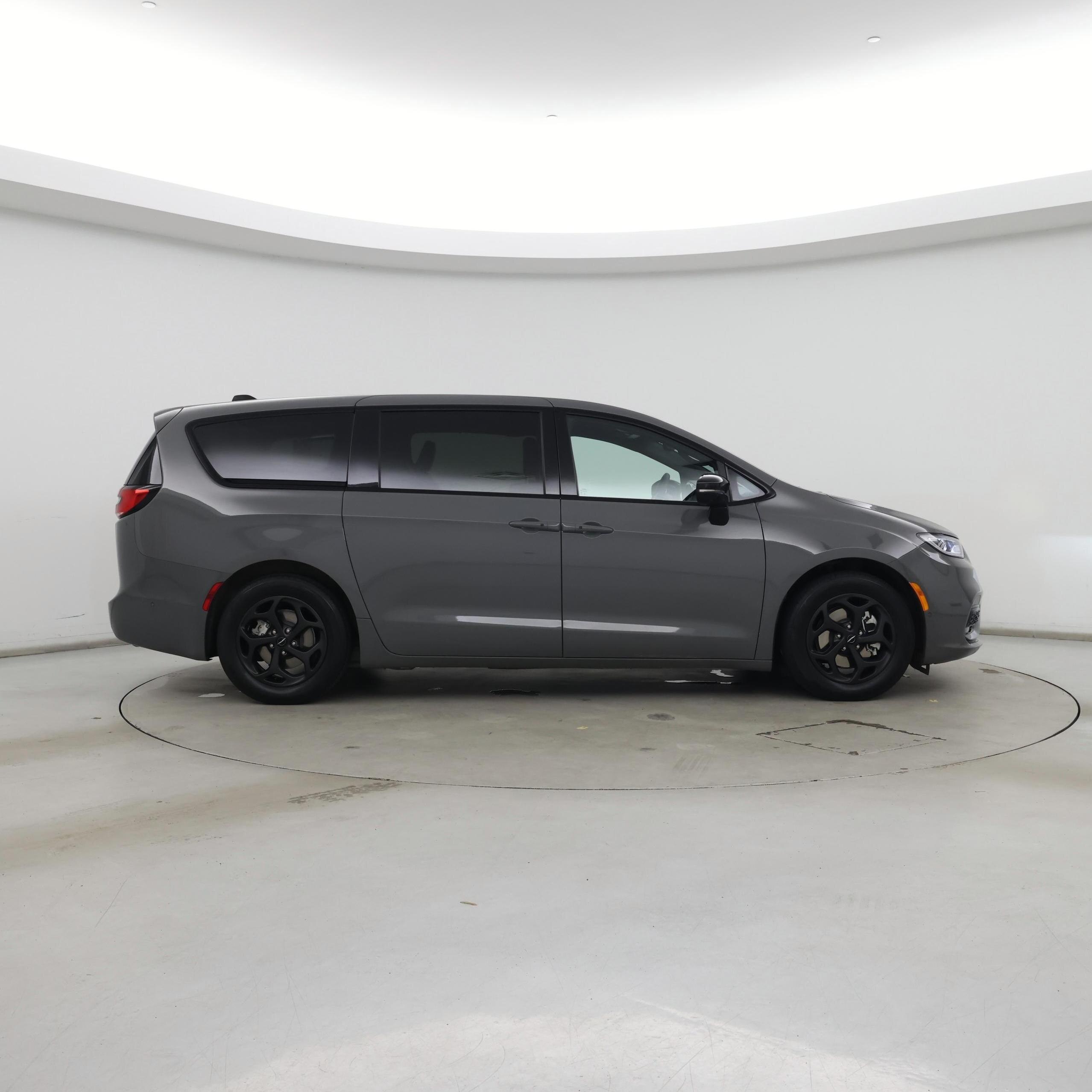 Thumbnail: 2023 Chrysler Pacifica - 7