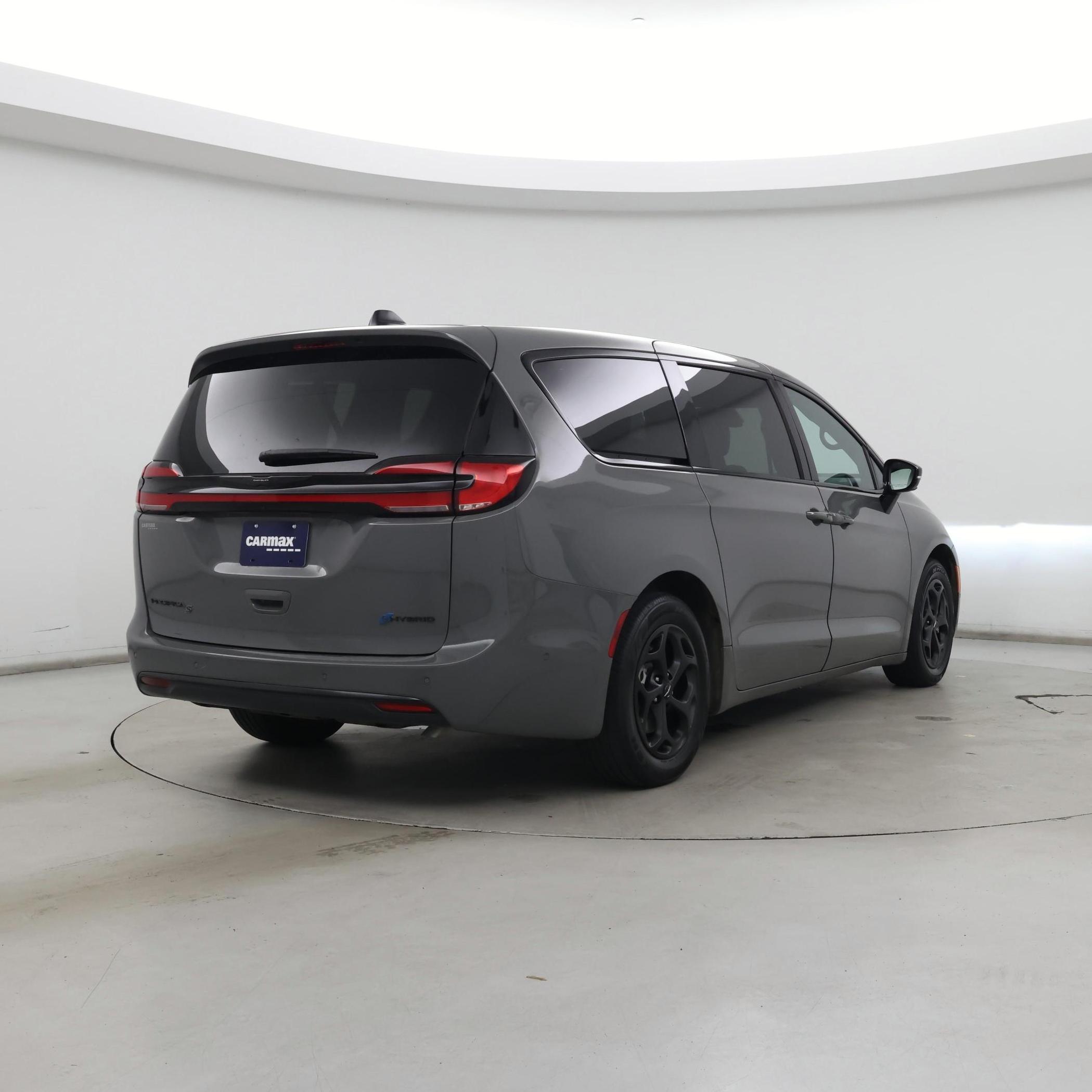 Thumbnail: 2023 Chrysler Pacifica - 8