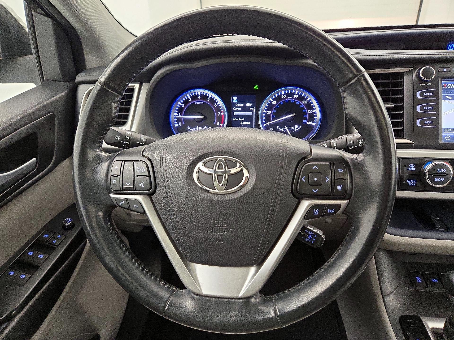 Thumbnail: 2017 Toyota Highlander - 10