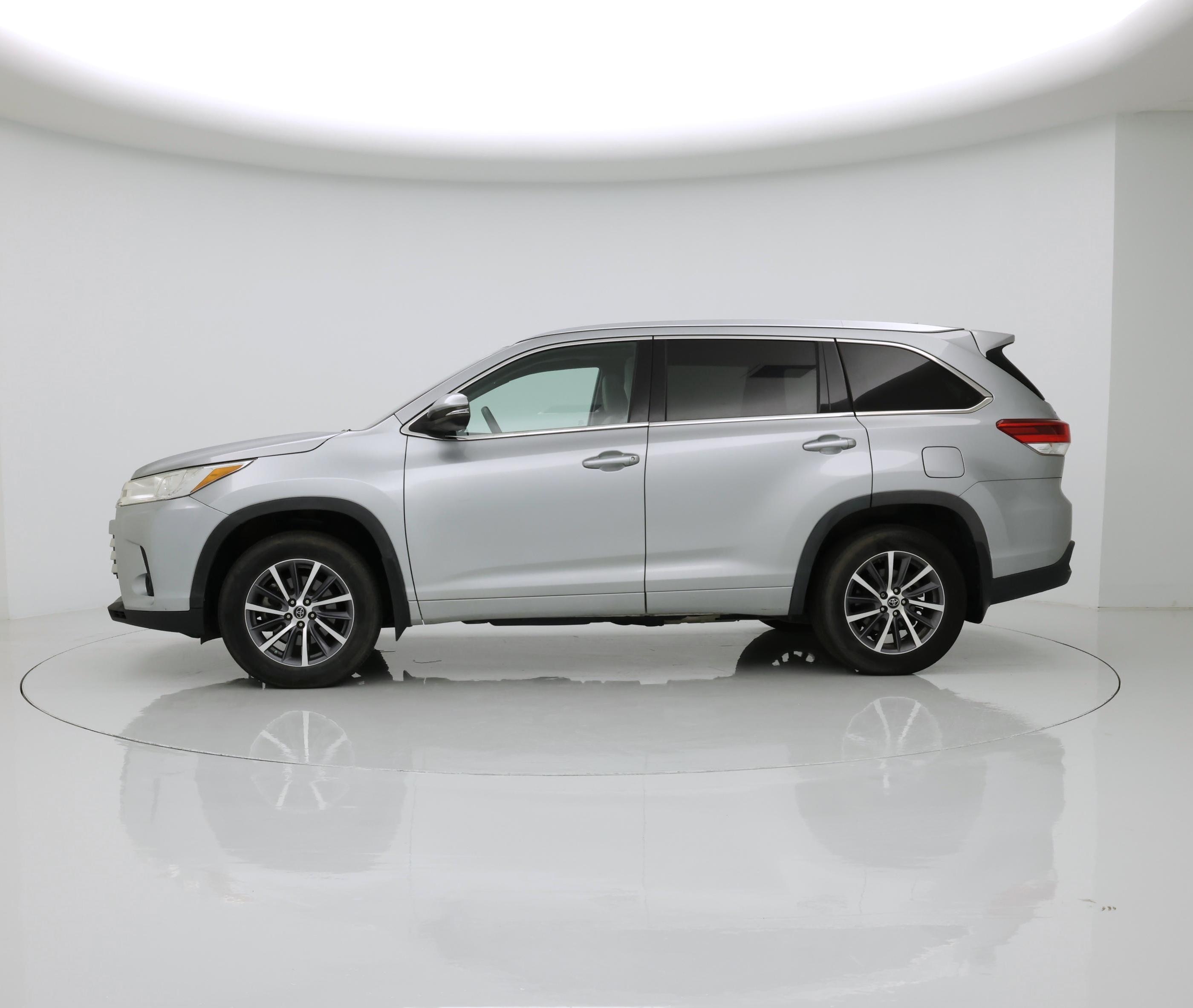 Thumbnail: 2017 Toyota Highlander - 3