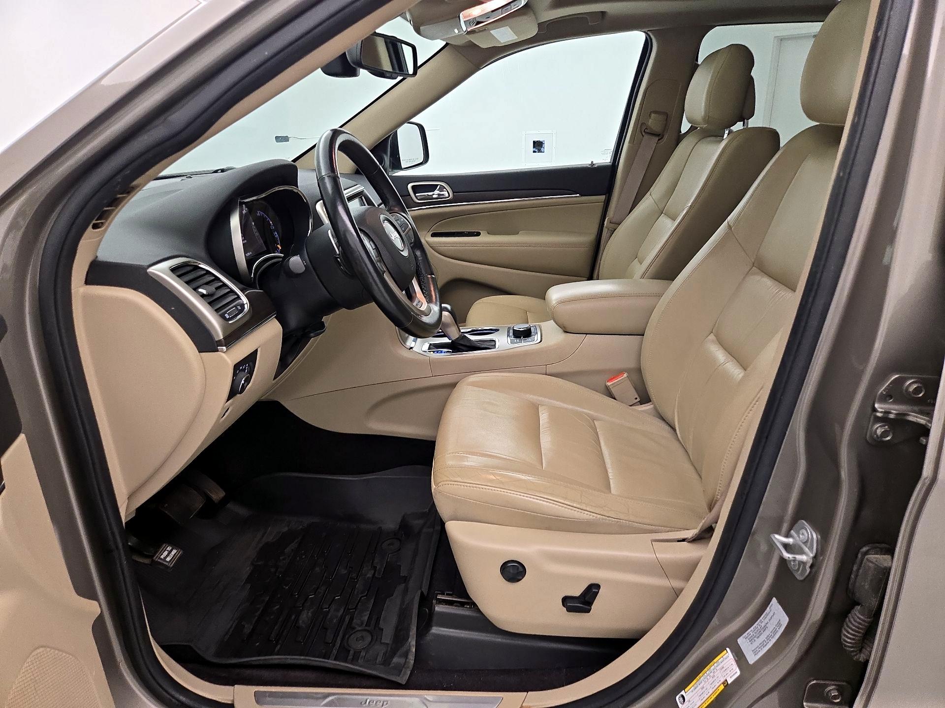 Thumbnail: 2016 Jeep Grand Cherokee - 11