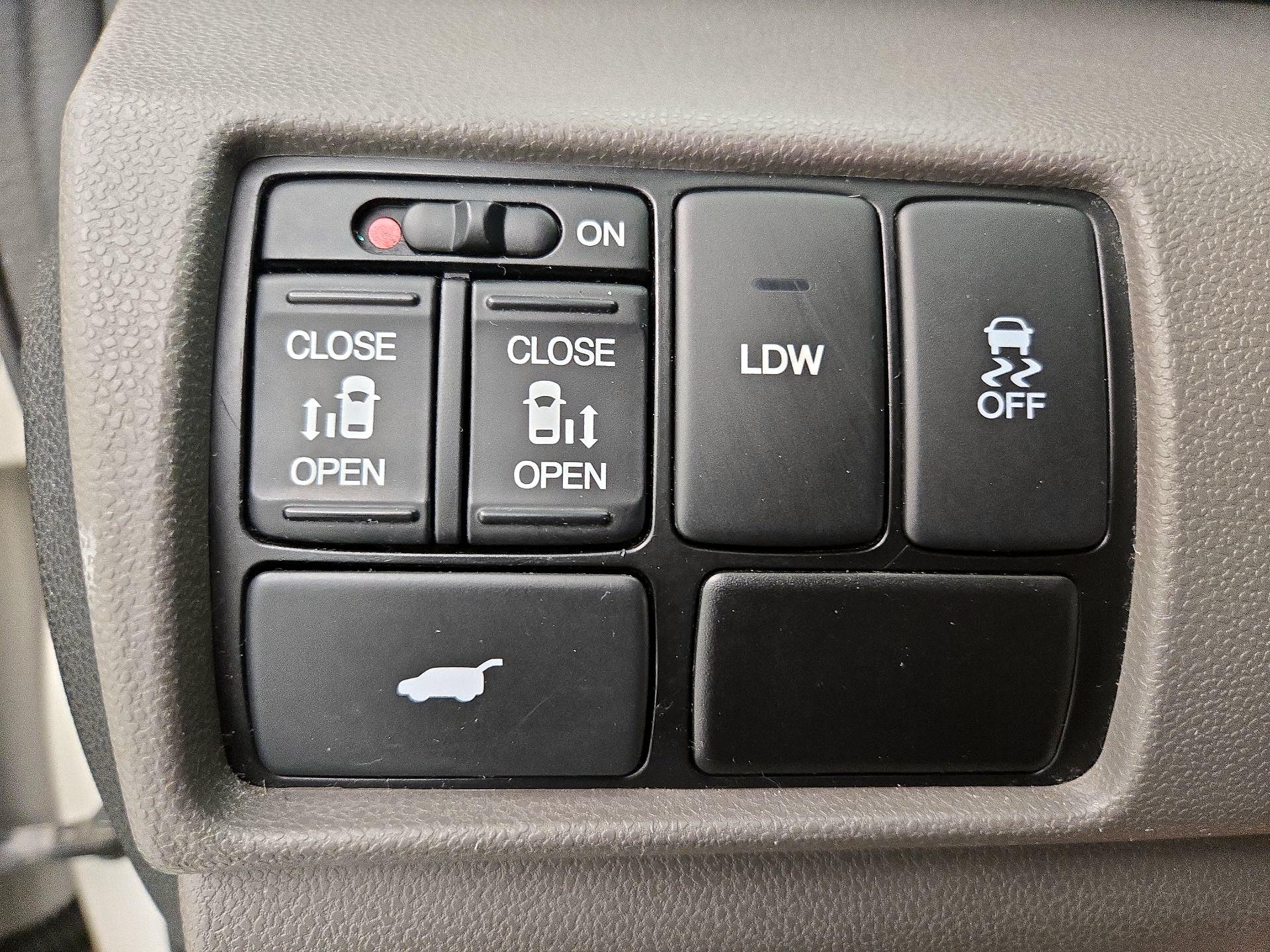 Thumbnail: 2015 Honda Odyssey - 13
