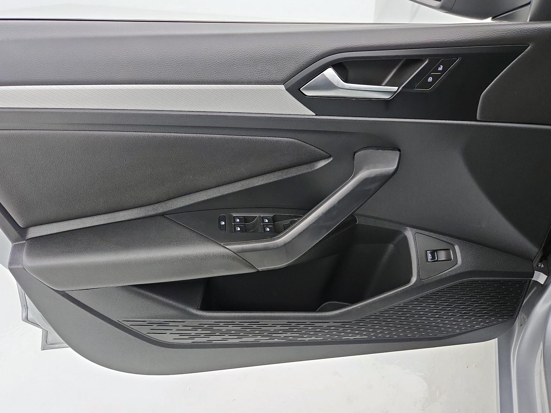 Thumbnail: 2019 Volkswagen Jetta - 12