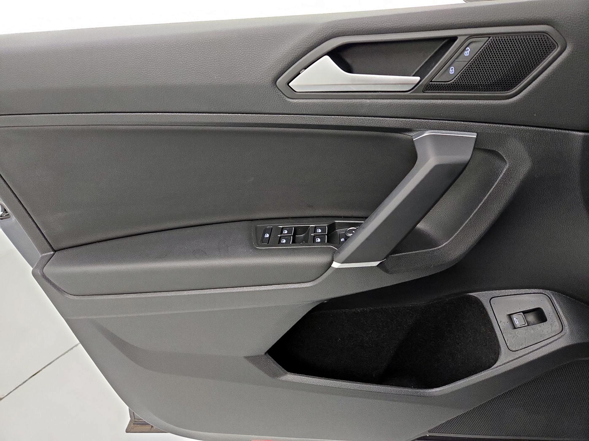 Thumbnail: 2020 Volkswagen Tiguan - 12