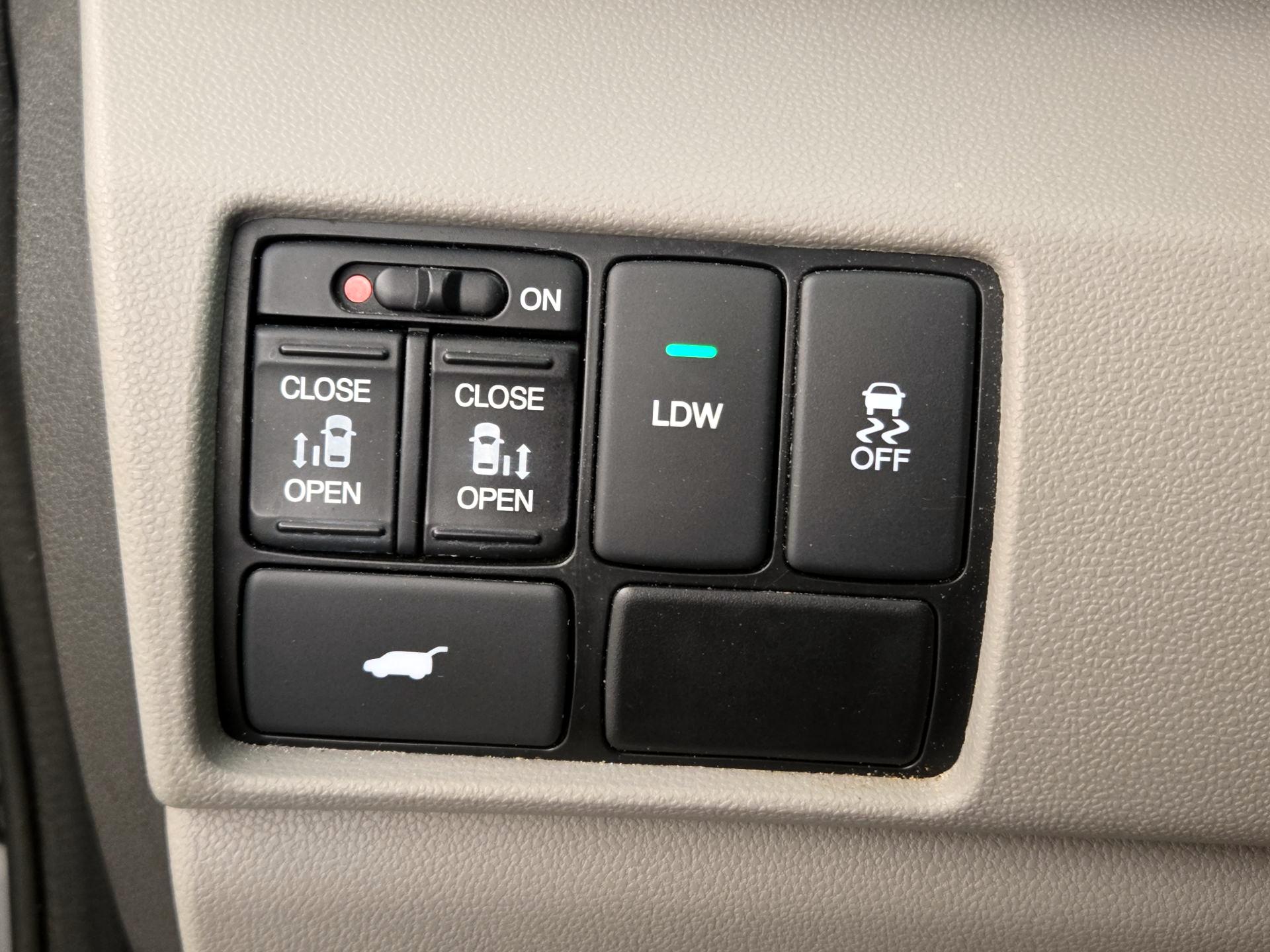 Thumbnail: 2016 Honda Odyssey - 13
