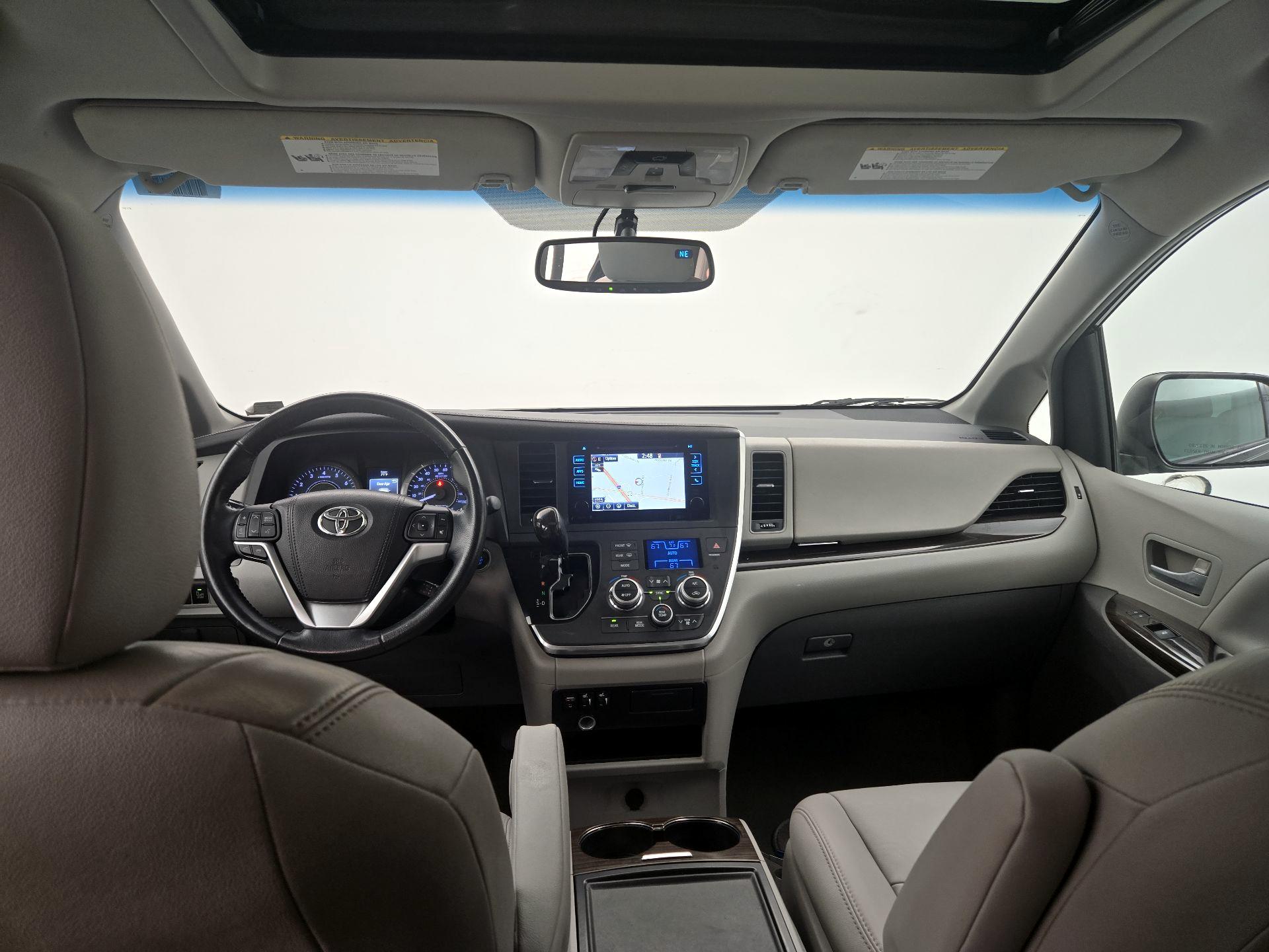 Thumbnail: 2015 Toyota Sienna - 9