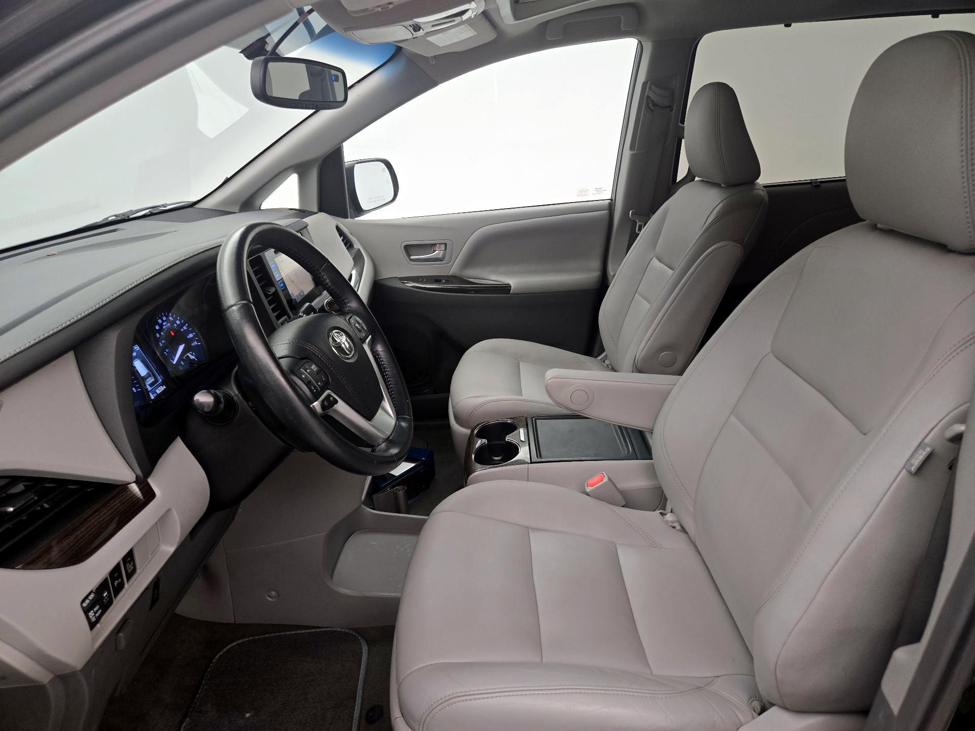 Thumbnail: 2015 Toyota Sienna - 11