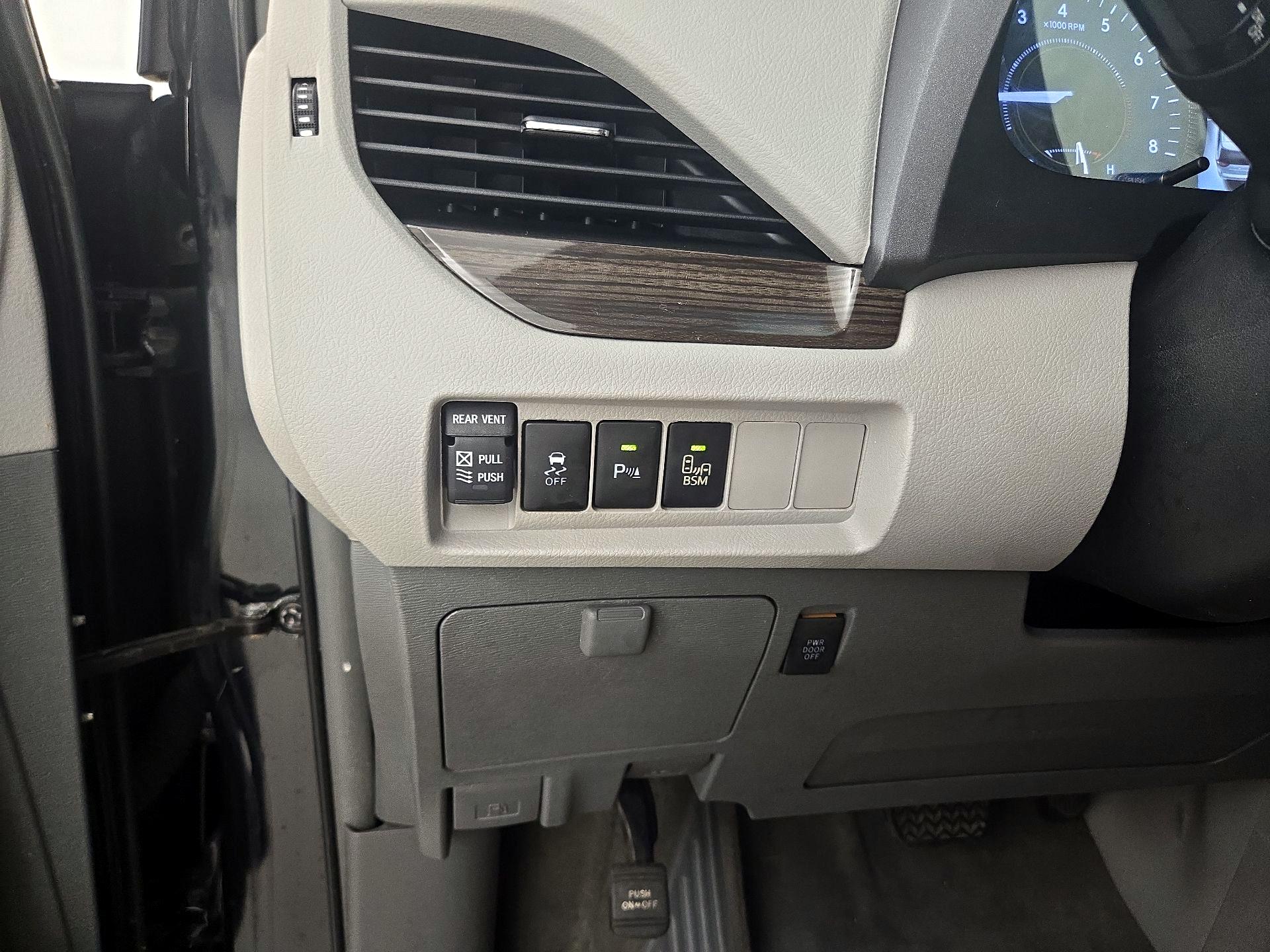 Thumbnail: 2015 Toyota Sienna - 13