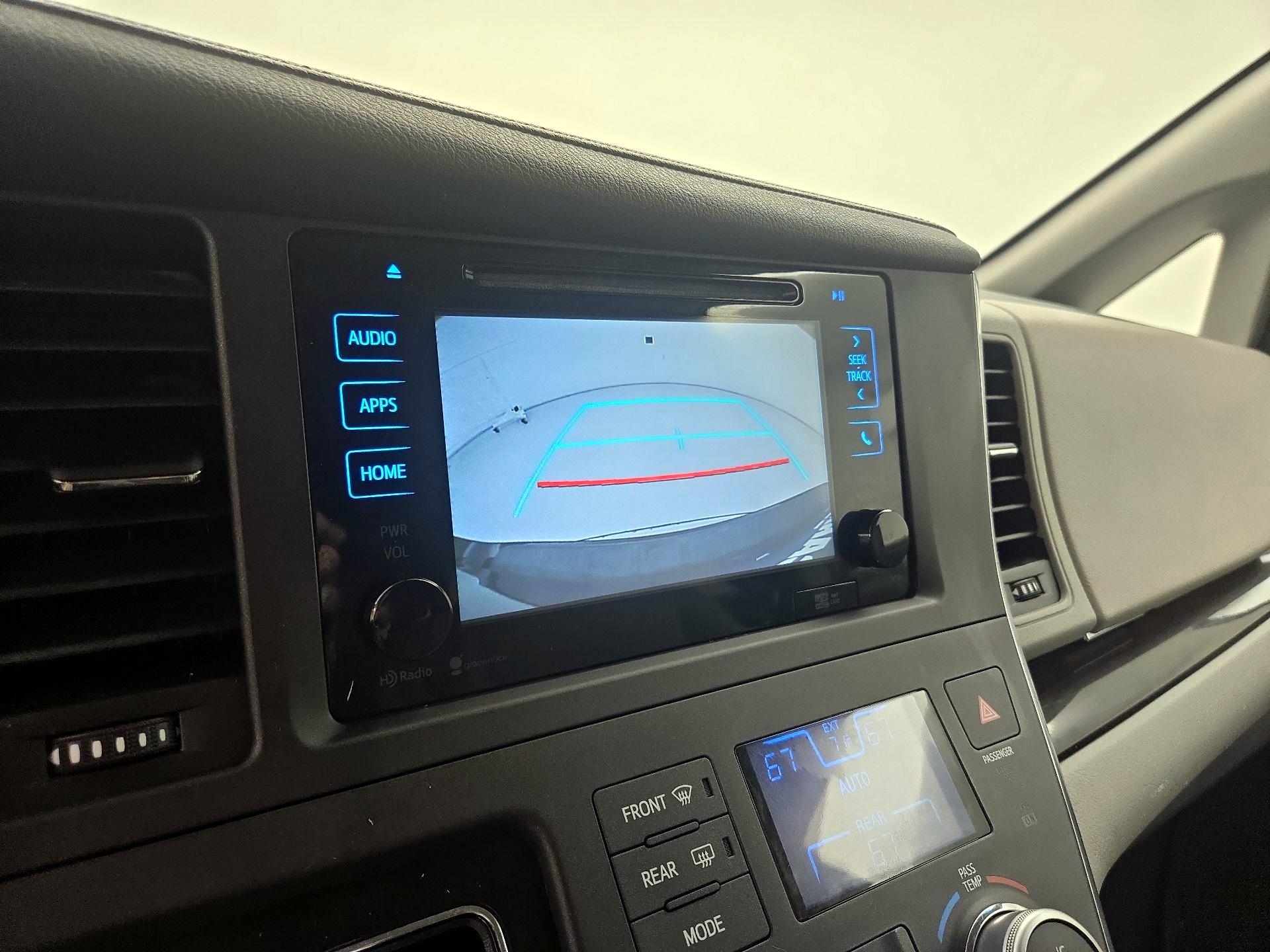 Thumbnail: 2015 Toyota Sienna - 15