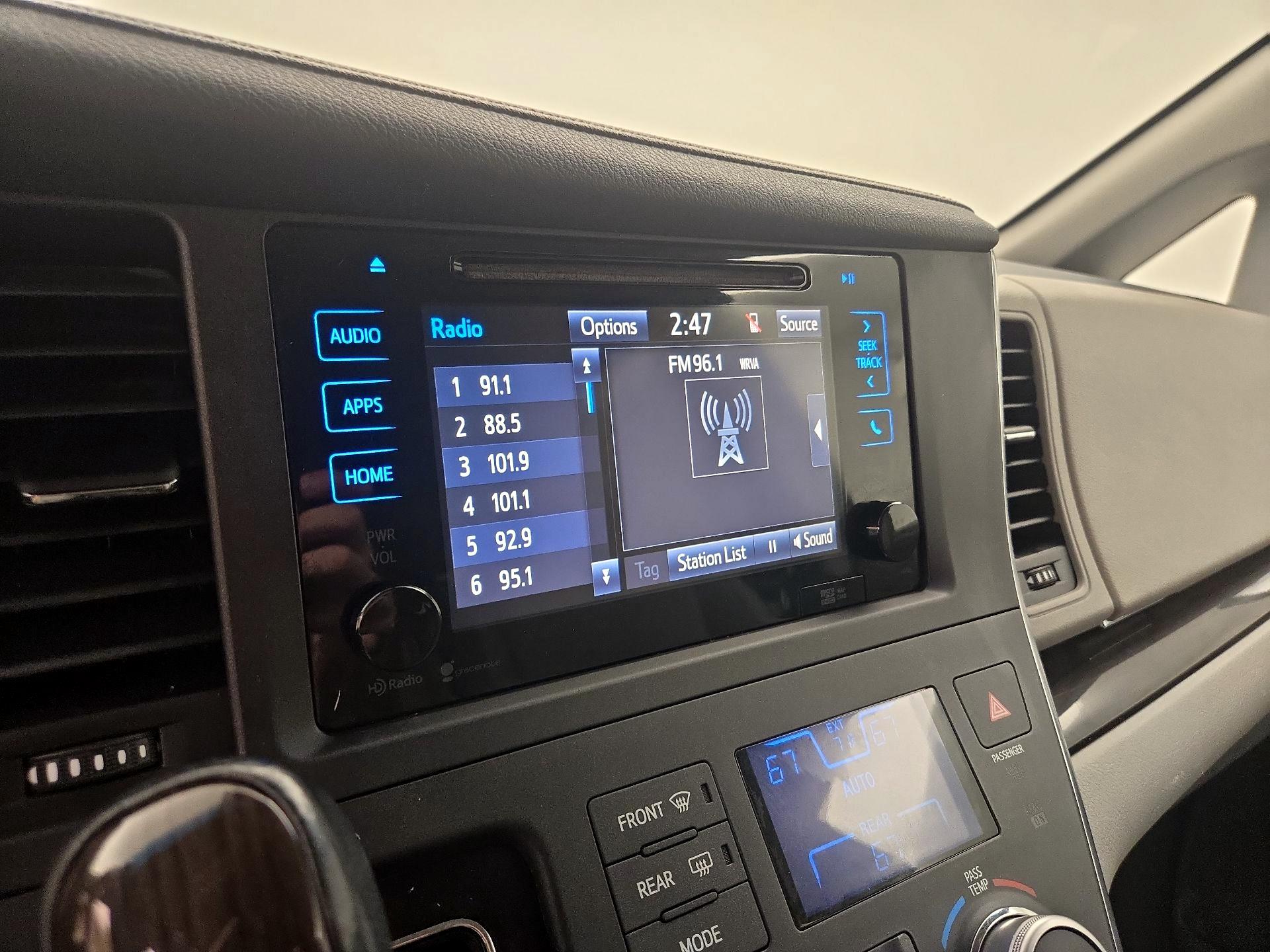 Thumbnail: 2015 Toyota Sienna - 16