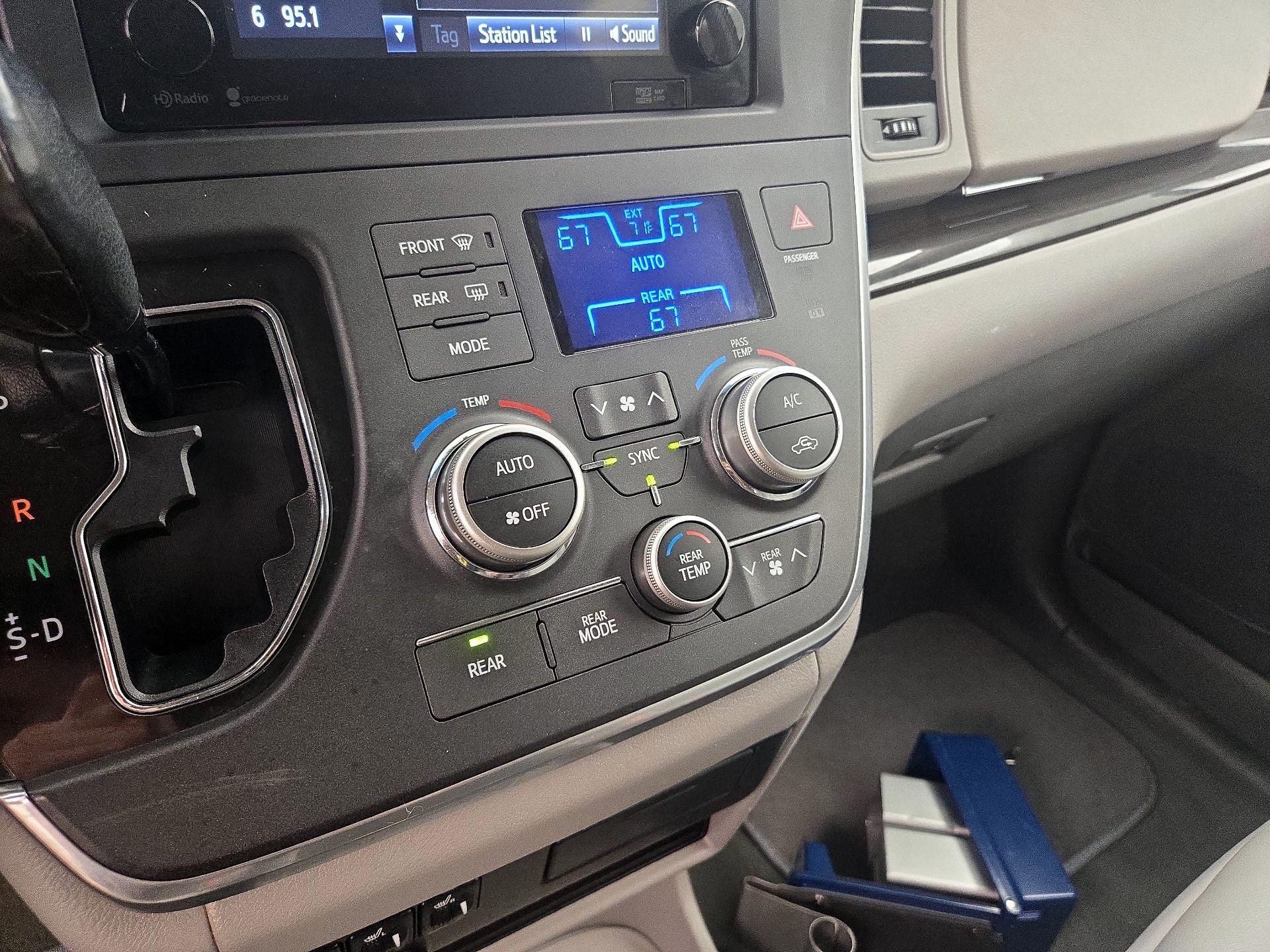 Thumbnail: 2015 Toyota Sienna - 17