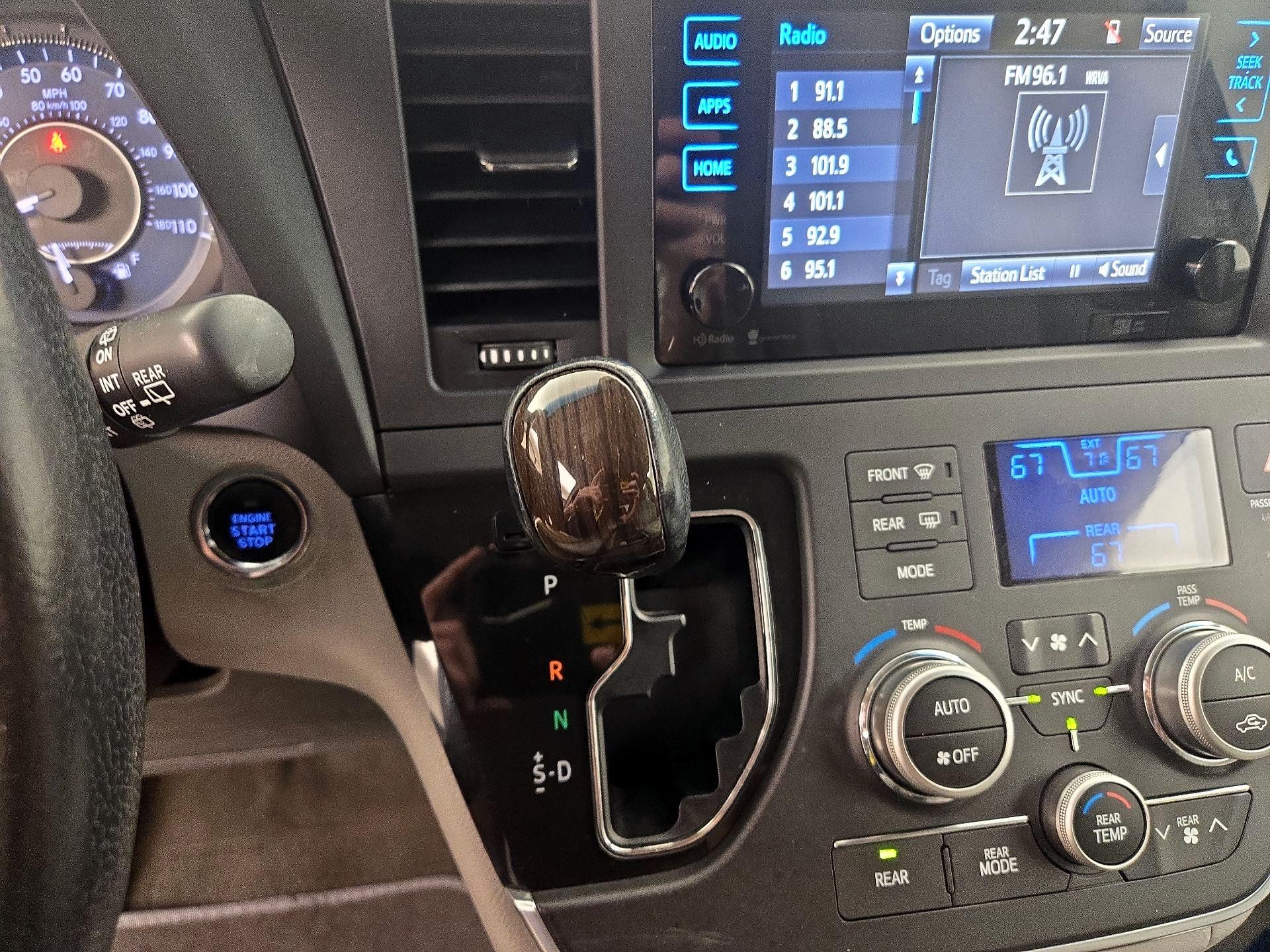 Thumbnail: 2015 Toyota Sienna - 18