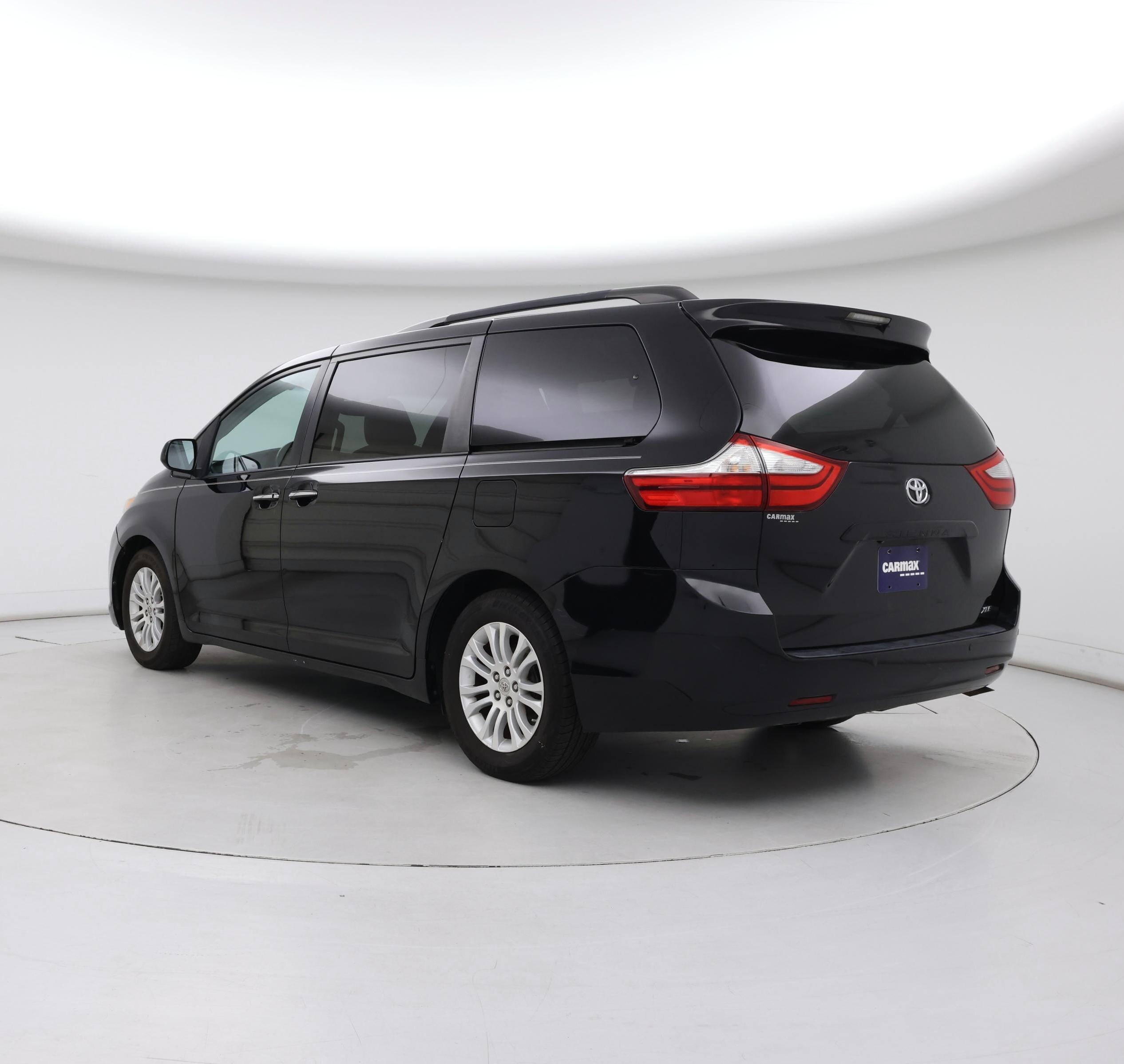 Thumbnail: 2015 Toyota Sienna - 2