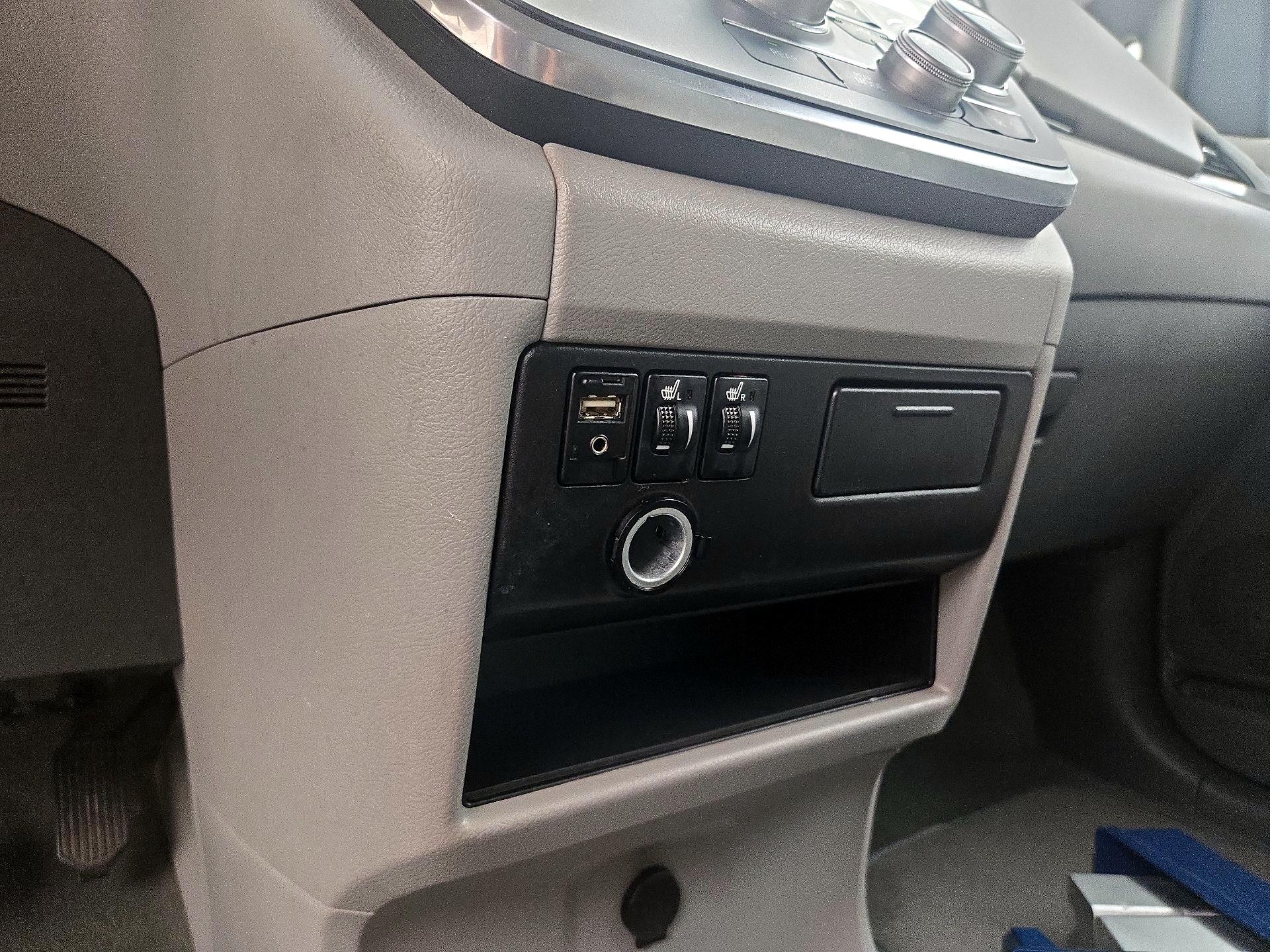 Thumbnail: 2015 Toyota Sienna - 19