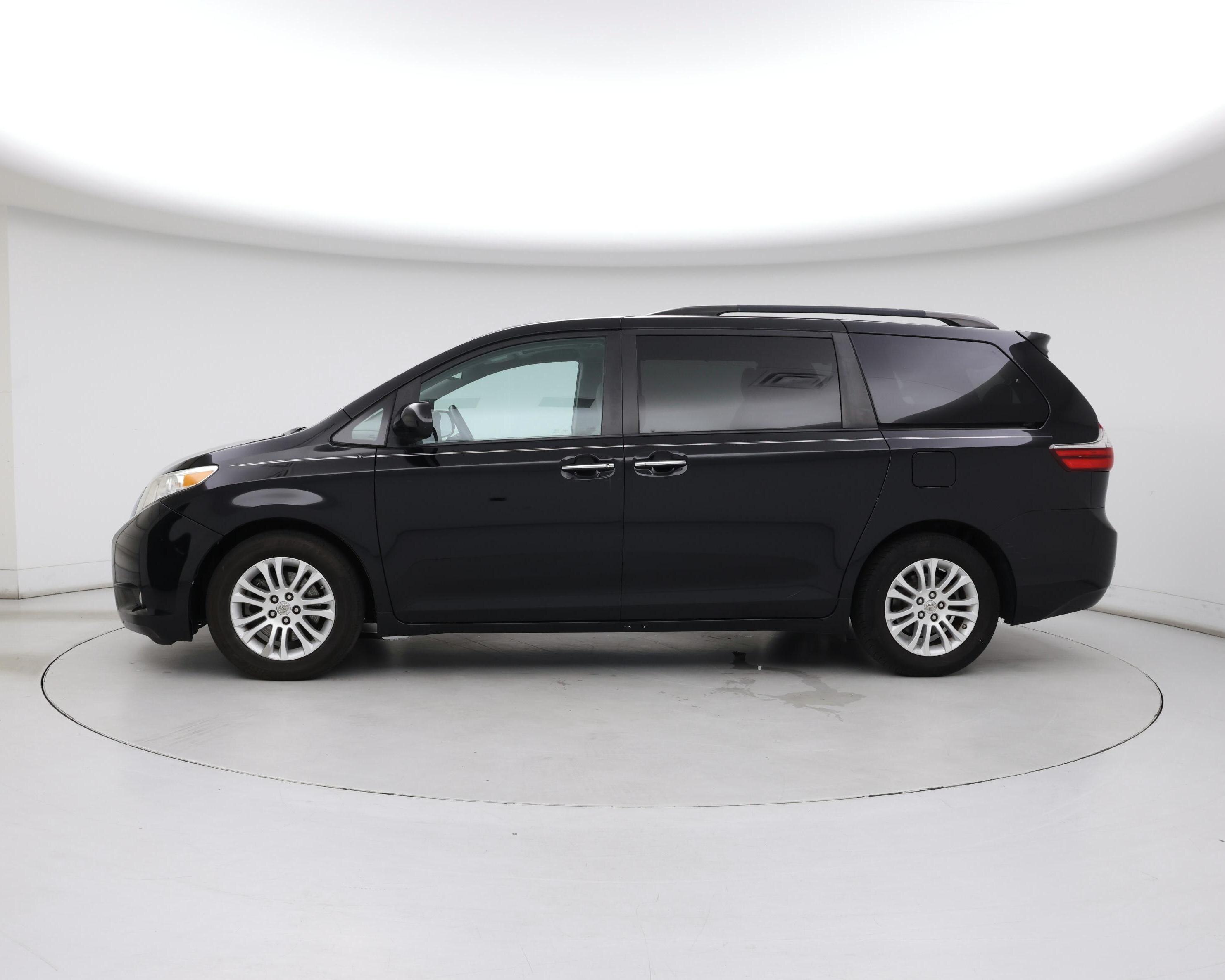 Thumbnail: 2015 Toyota Sienna - 3