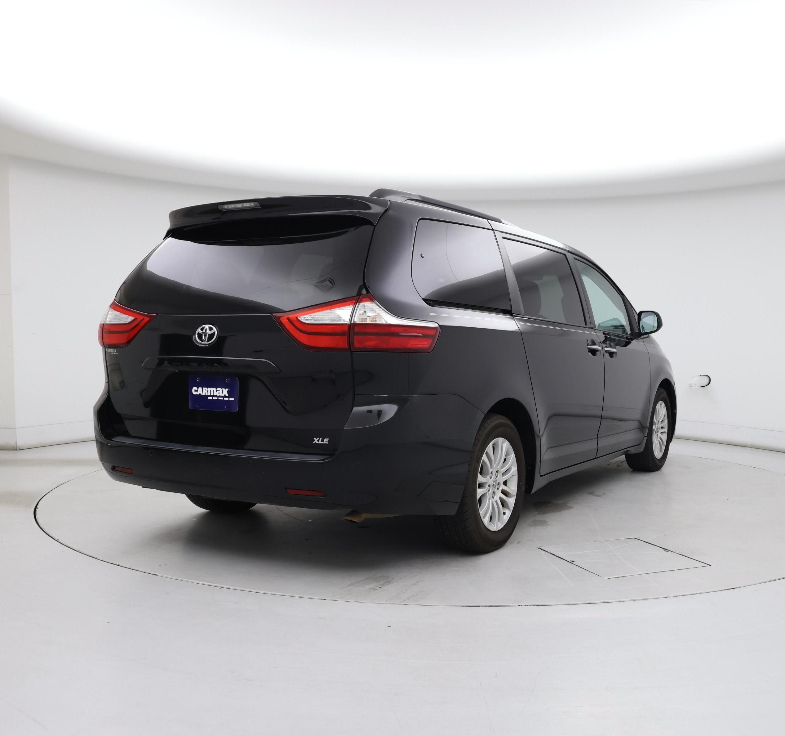 Thumbnail: 2015 Toyota Sienna - 8