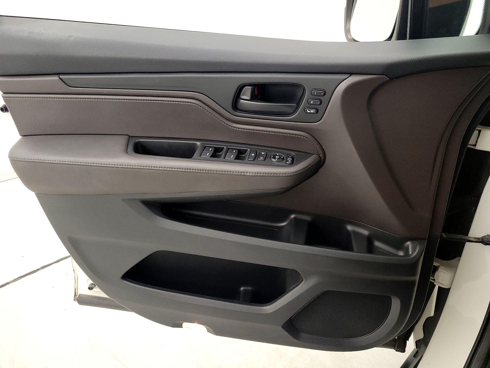 Thumbnail: 2018 Honda Odyssey - 12