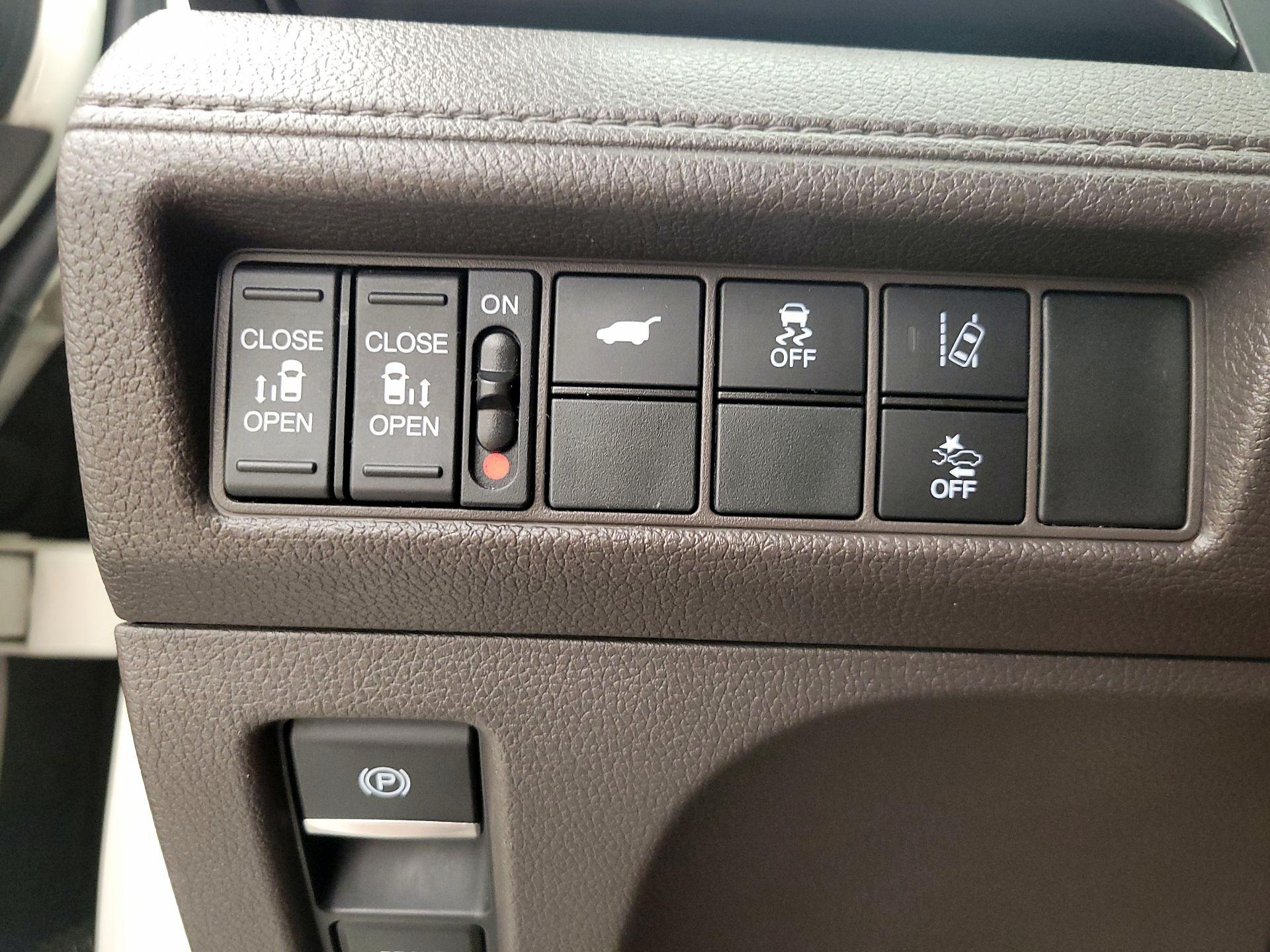 Thumbnail: 2018 Honda Odyssey - 13