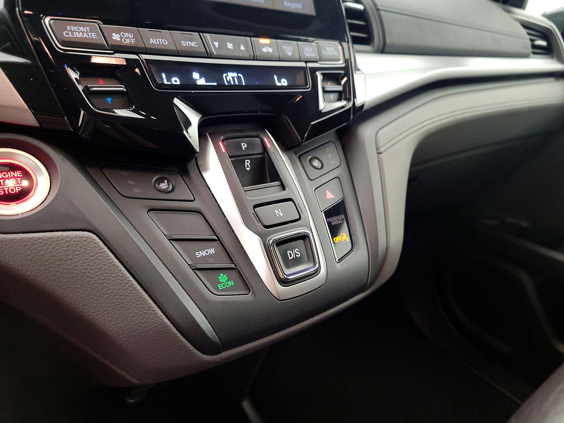 Thumbnail: 2018 Honda Odyssey - 17