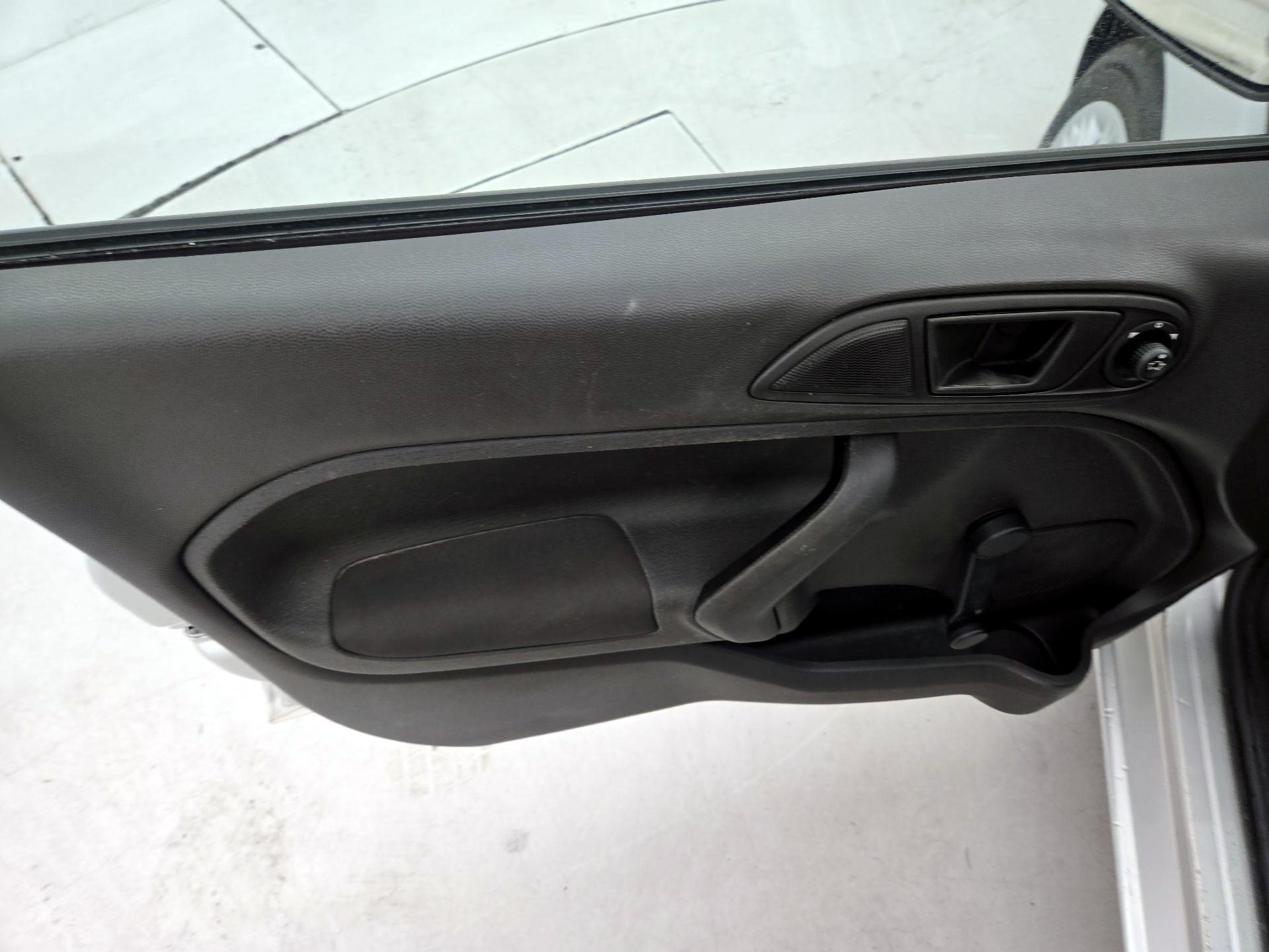 Thumbnail: 2015 Ford Fiesta - 12