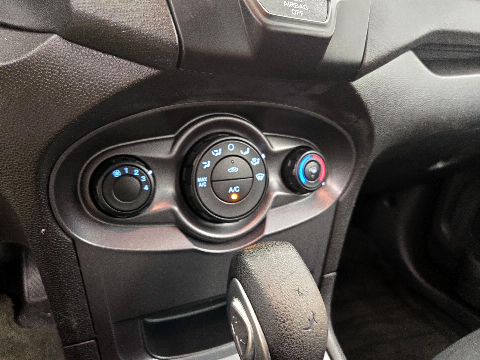 Thumbnail: 2015 Ford Fiesta - 15
