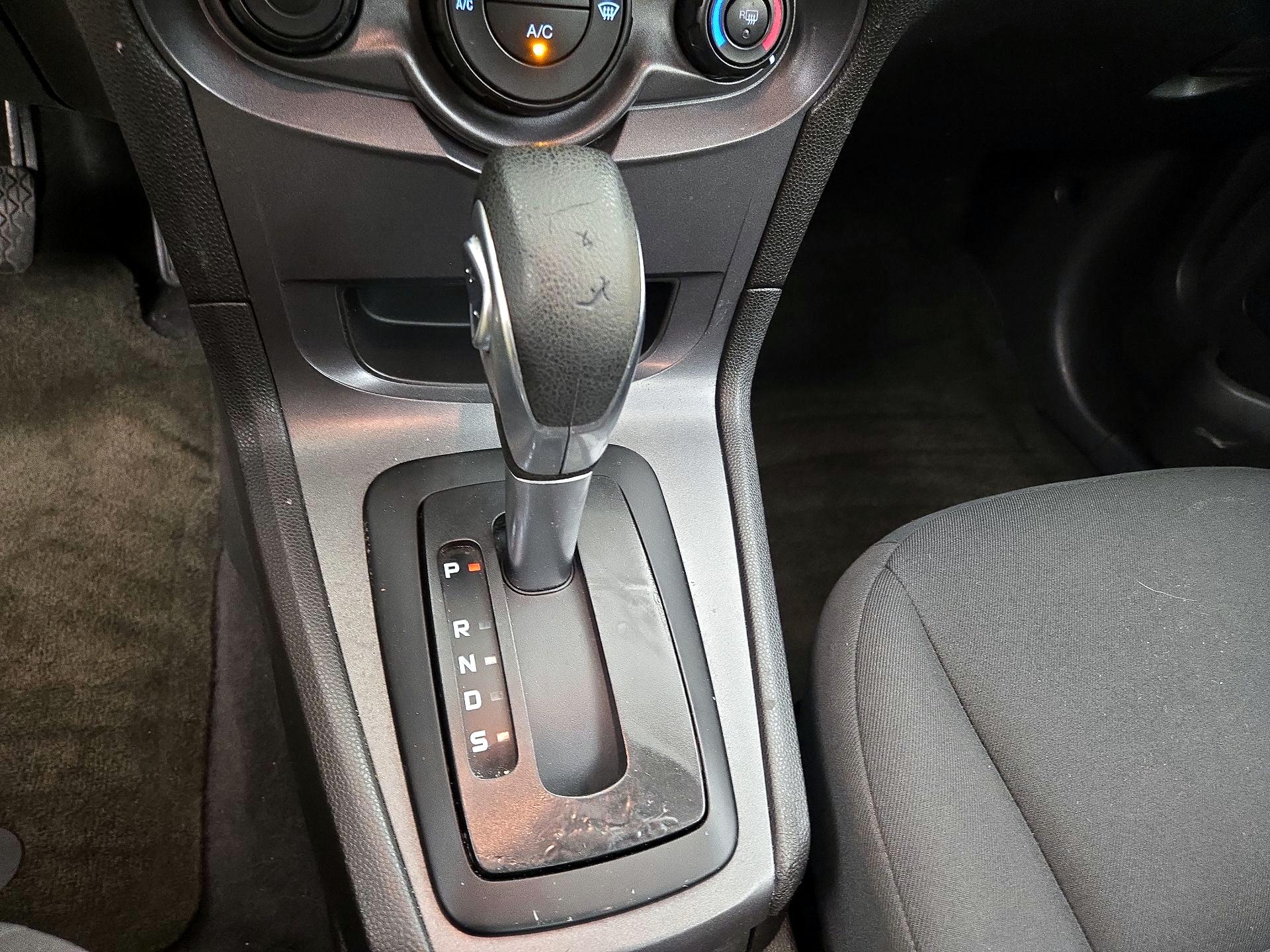 Thumbnail: 2015 Ford Fiesta - 16