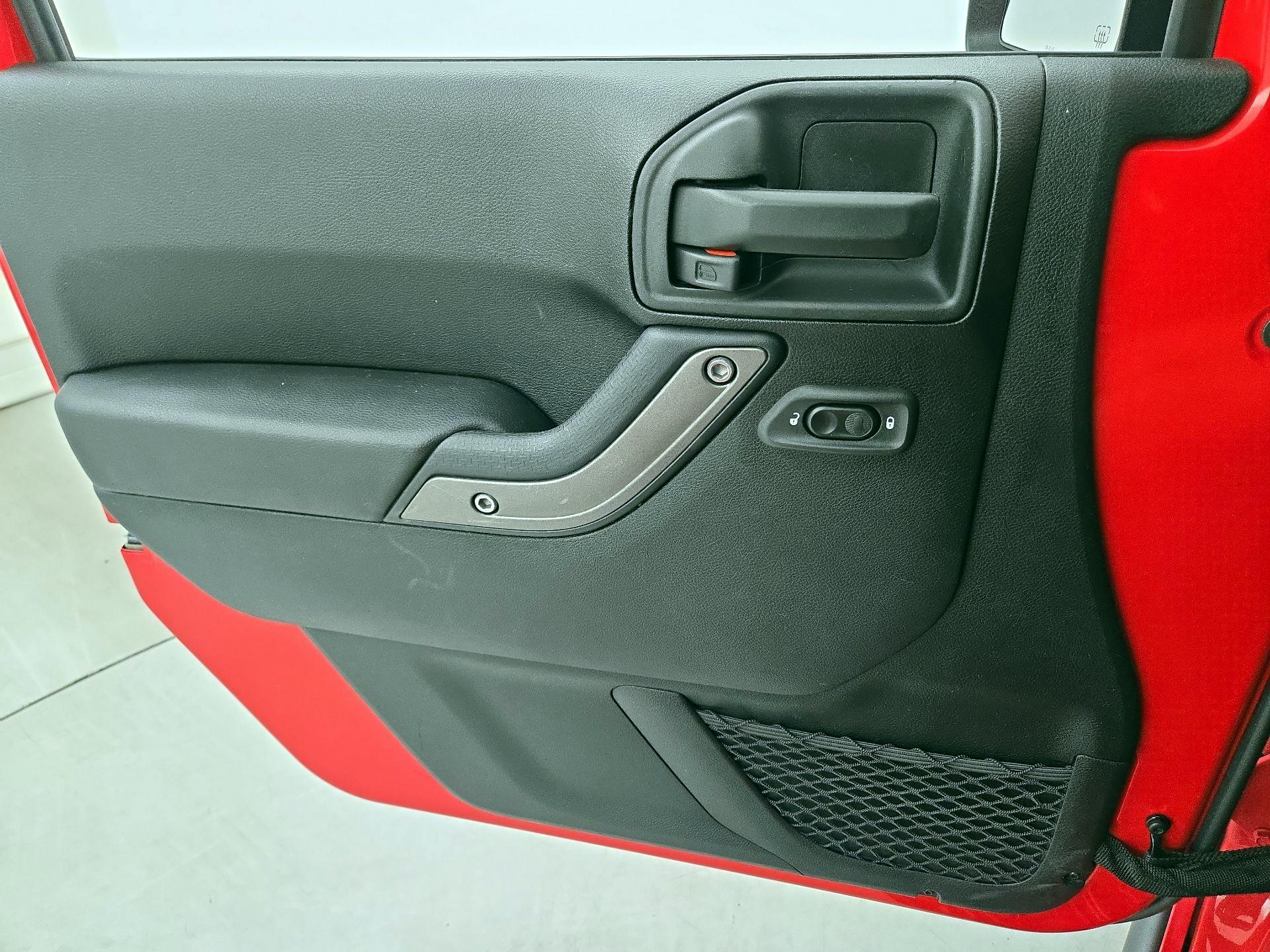 Thumbnail: 2017 Jeep Wrangler - 12
