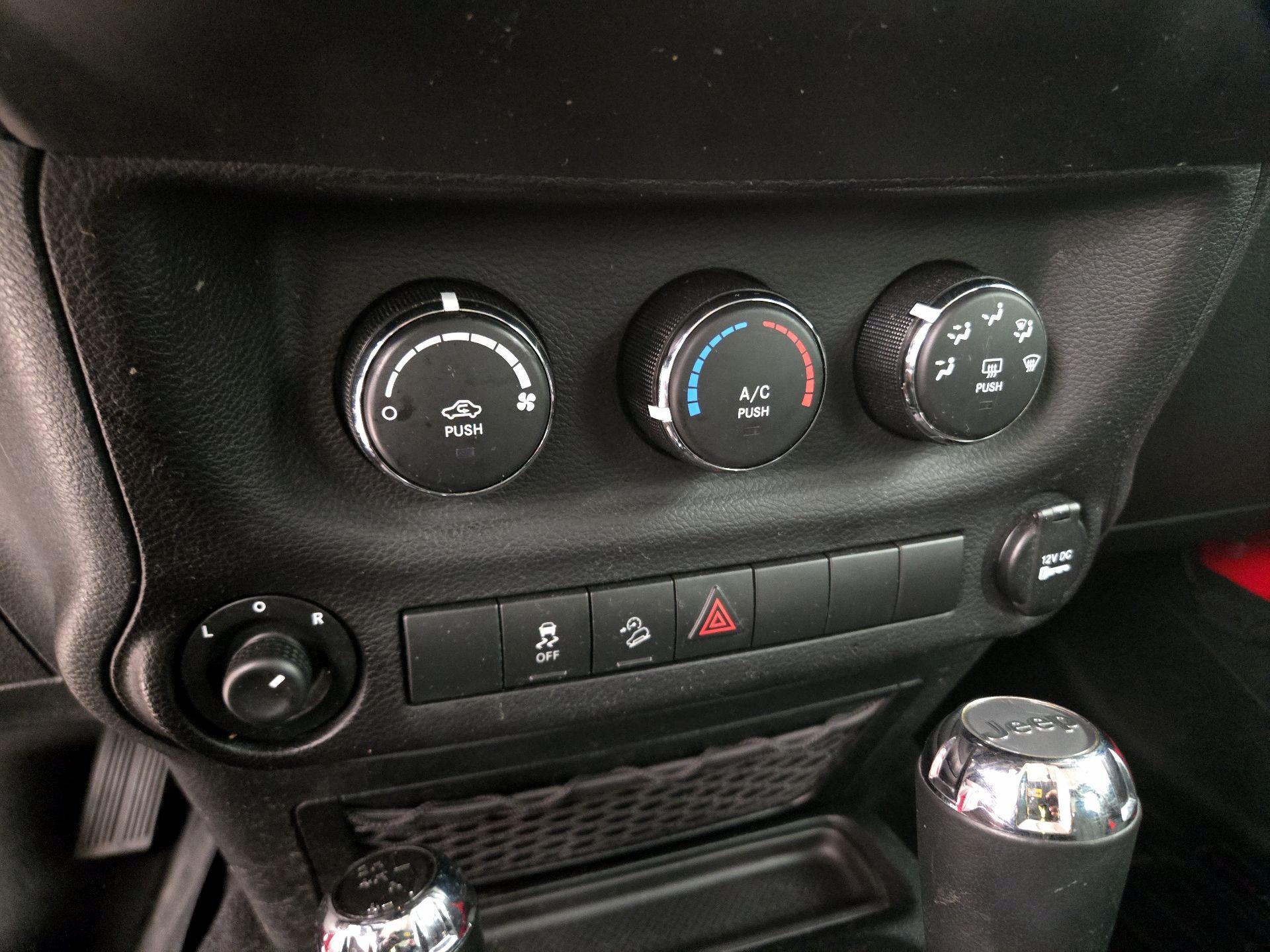 Thumbnail: 2017 Jeep Wrangler - 14