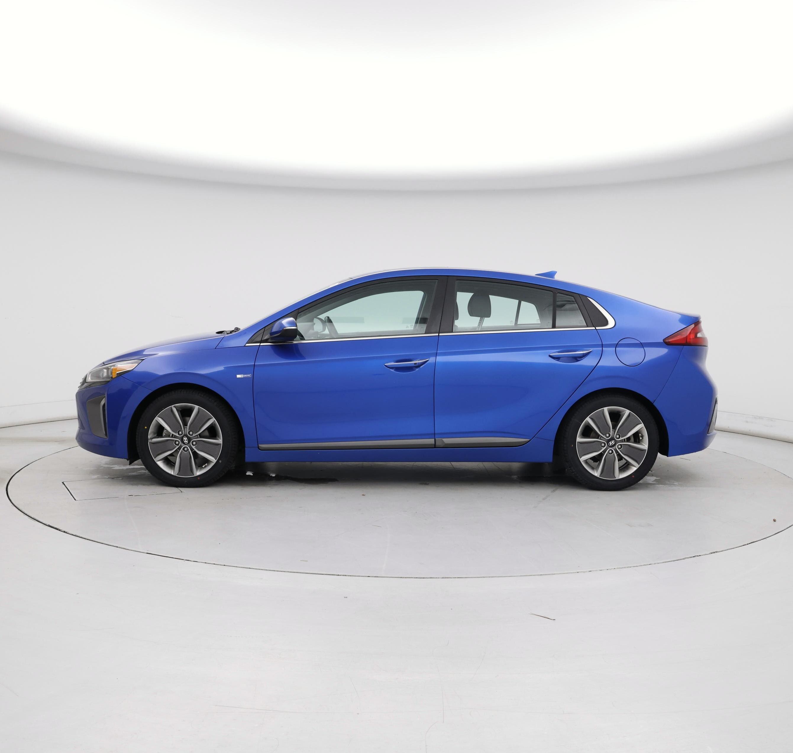 Thumbnail: 2017 Hyundai Ioniq - 3
