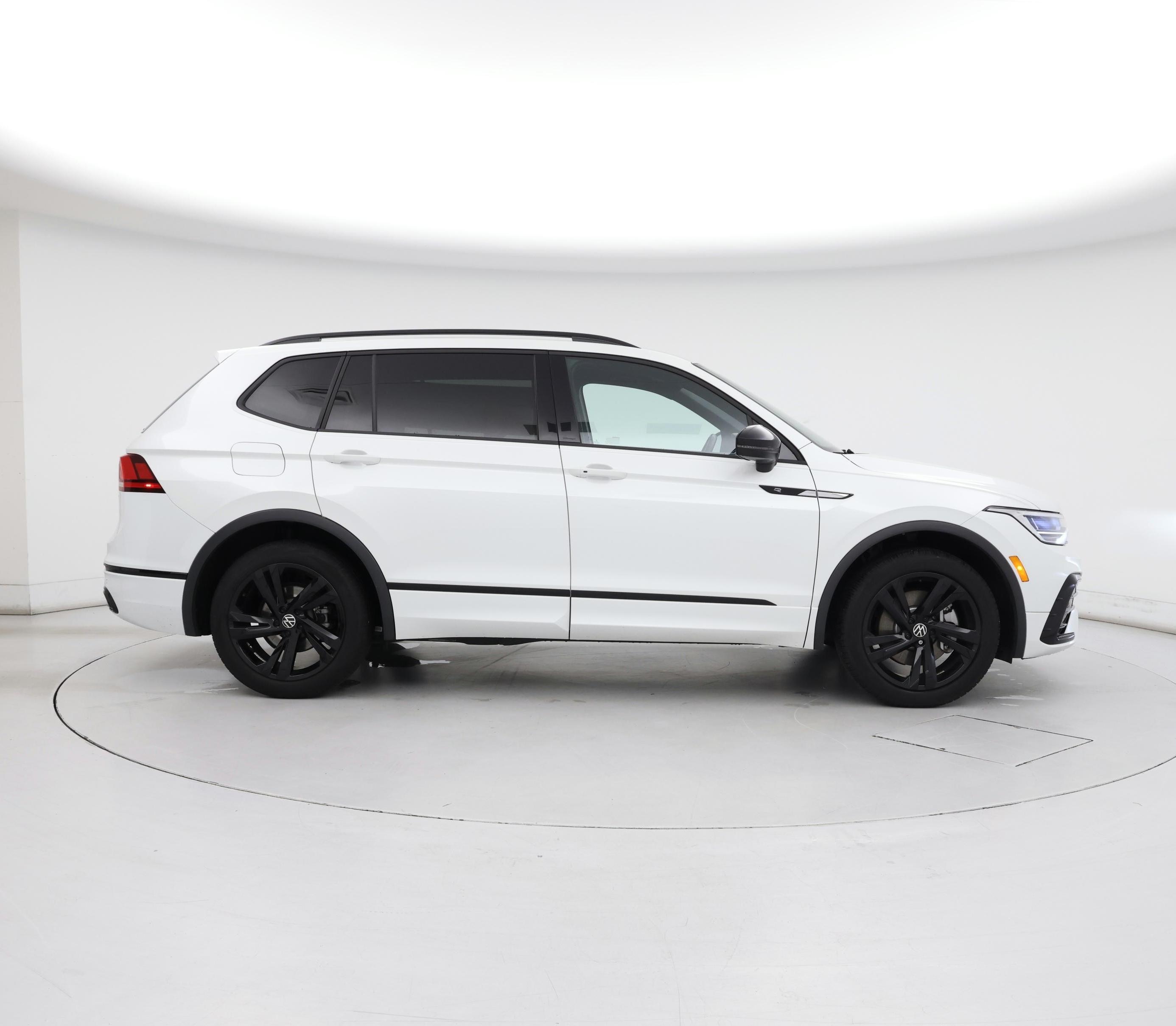 Thumbnail: 2023 Volkswagen Tiguan - 7