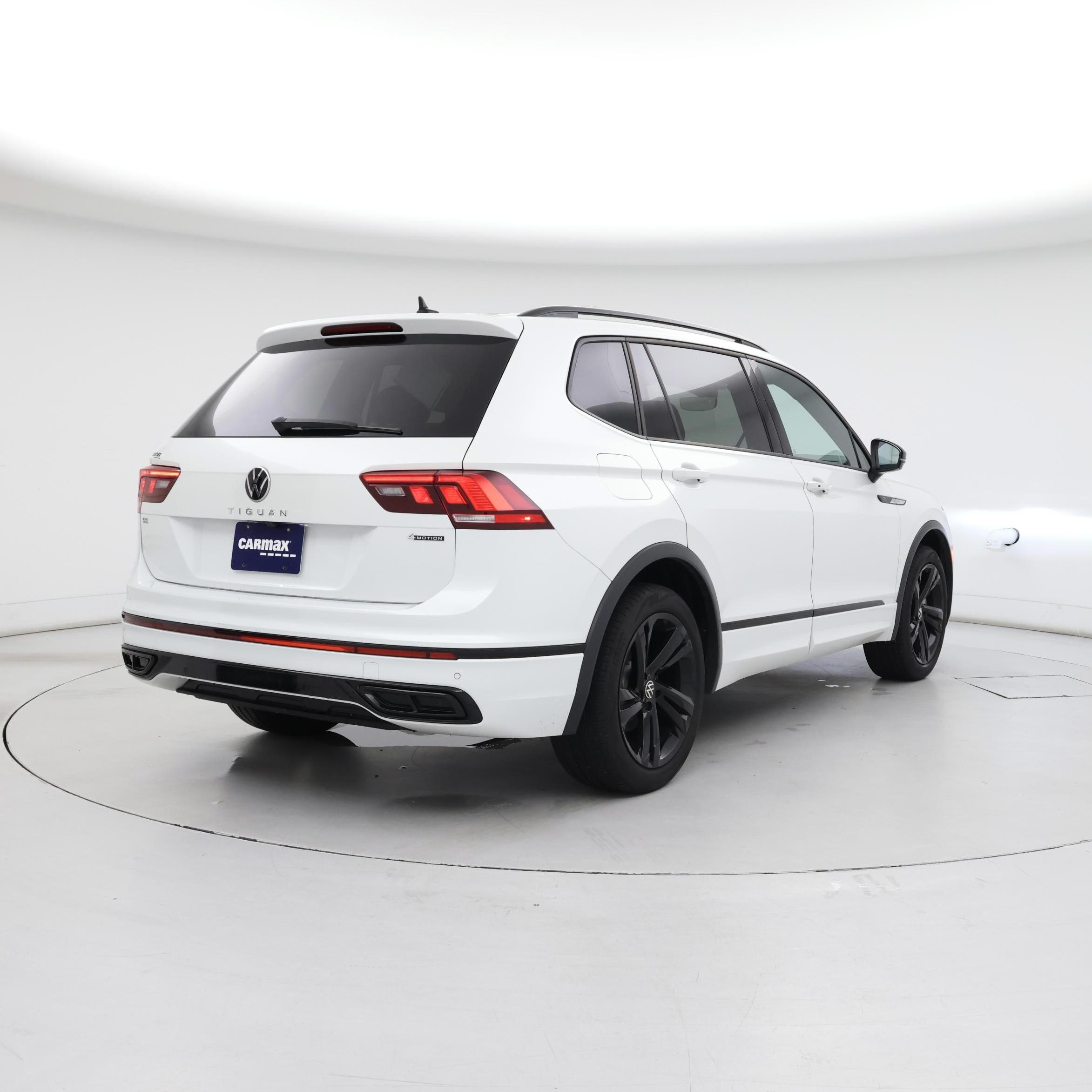 Thumbnail: 2023 Volkswagen Tiguan - 8