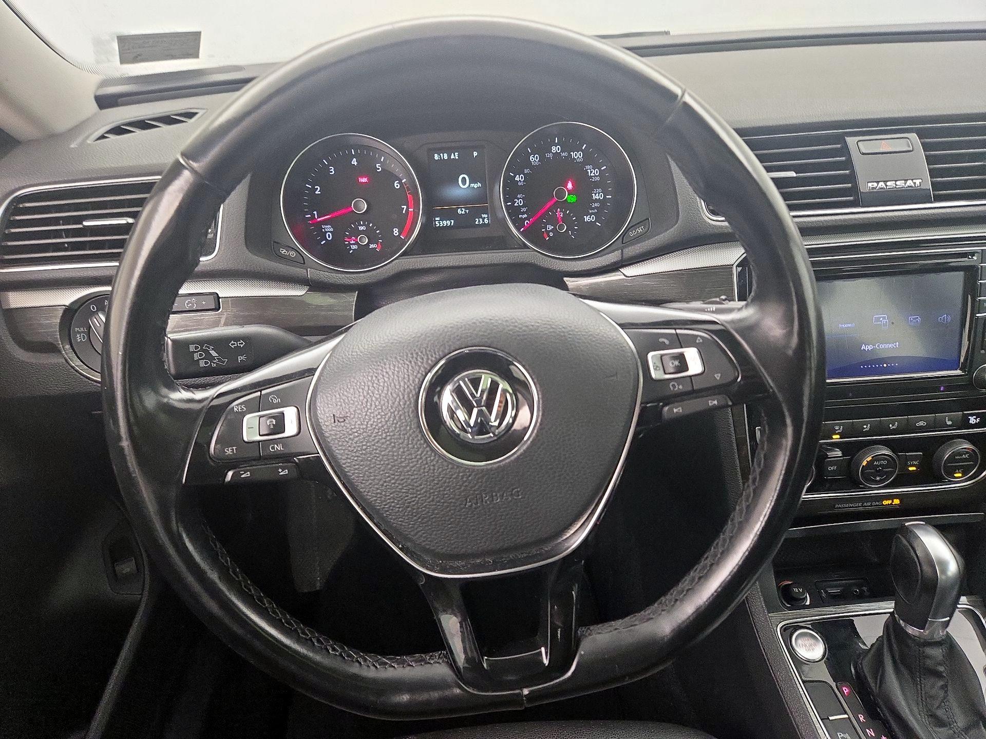 Thumbnail: 2018 Volkswagen Passat - 10