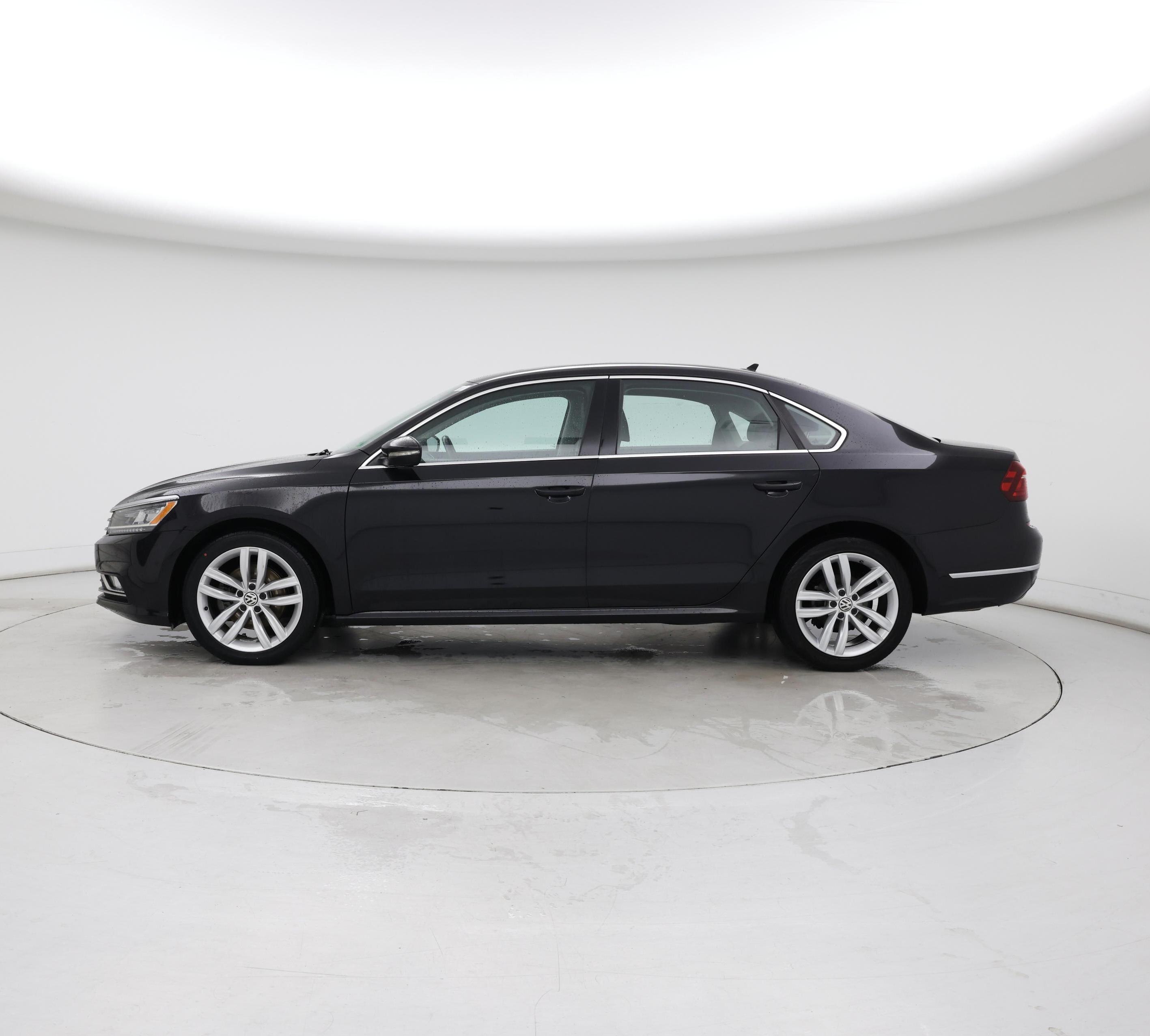 Thumbnail: 2018 Volkswagen Passat - 3