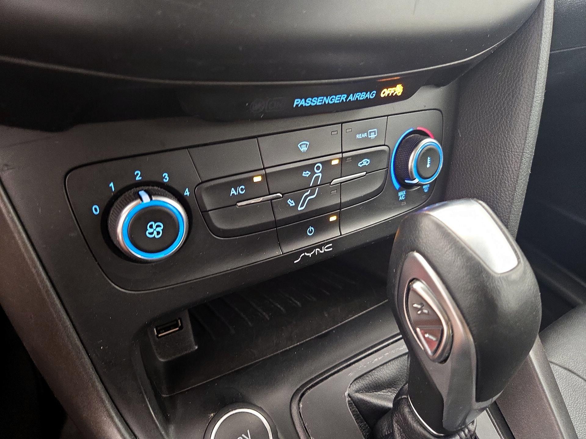 Thumbnail: 2015 Ford Focus - 16
