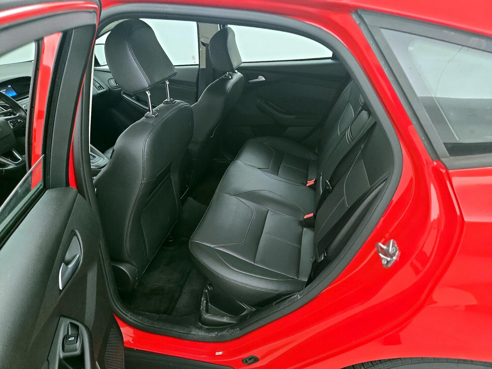 Thumbnail: 2015 Ford Focus - 19