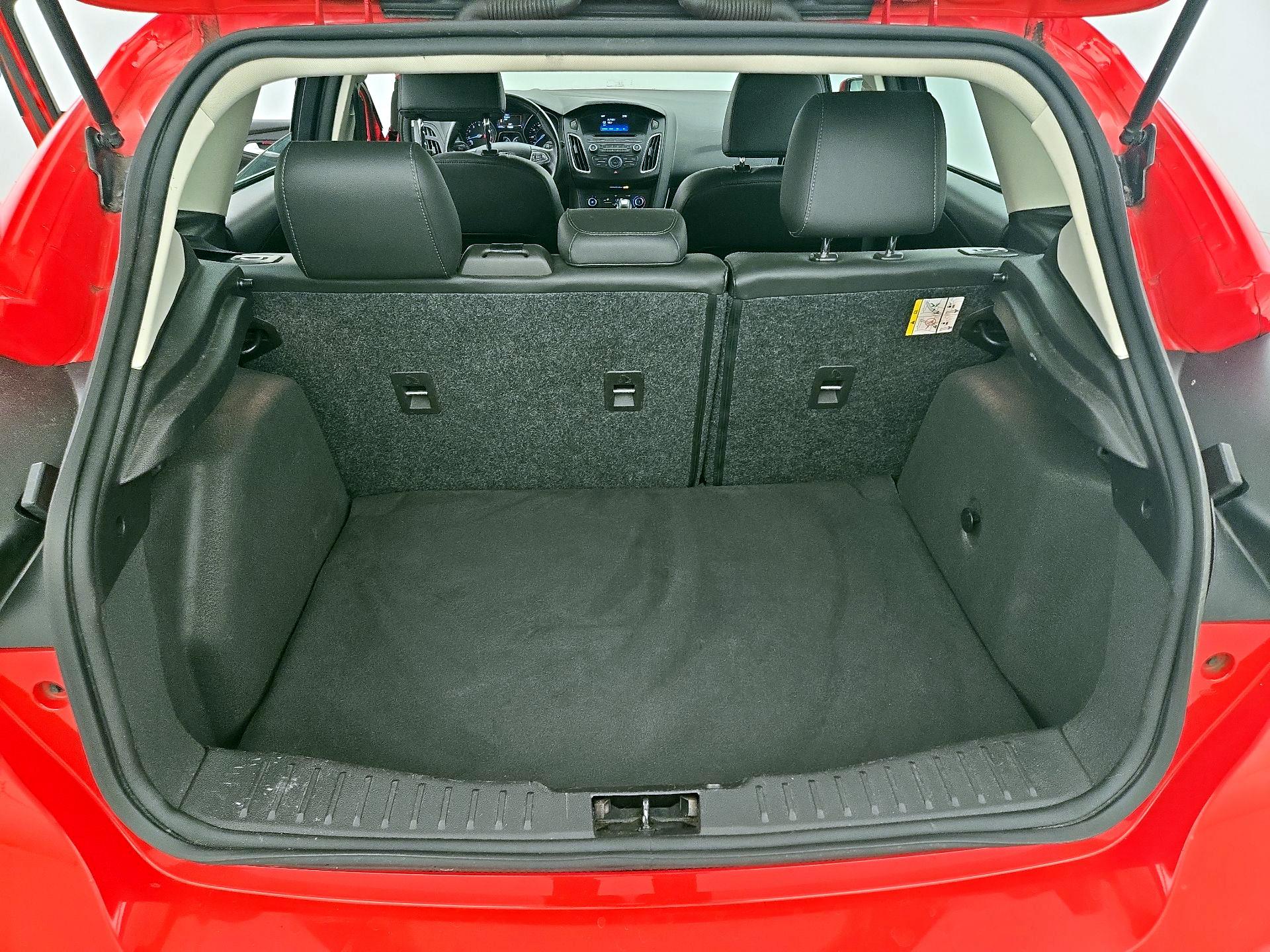 Thumbnail: 2015 Ford Focus - 20