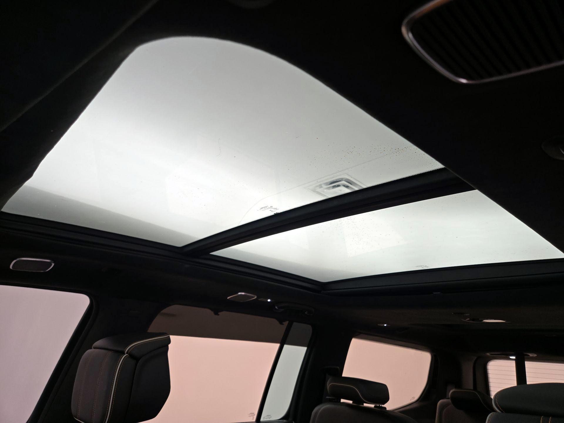 Thumbnail: 2022 Jeep Grand Wagoneer - 20