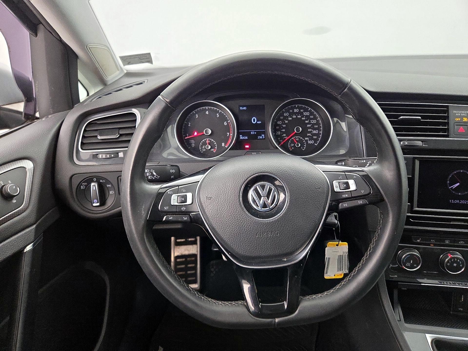 Thumbnail: 2019 Volkswagen Golf - 10