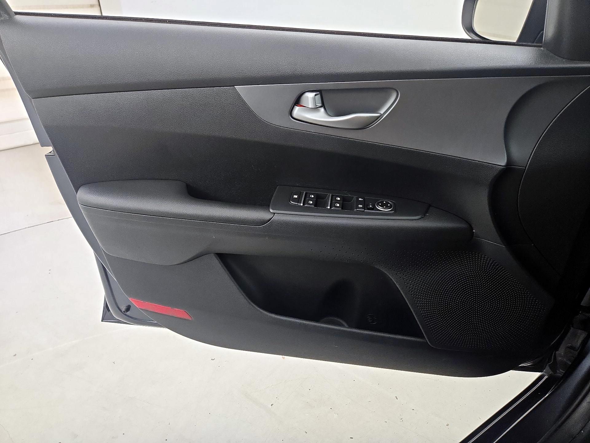 Thumbnail: 2019 Kia Forte - 12