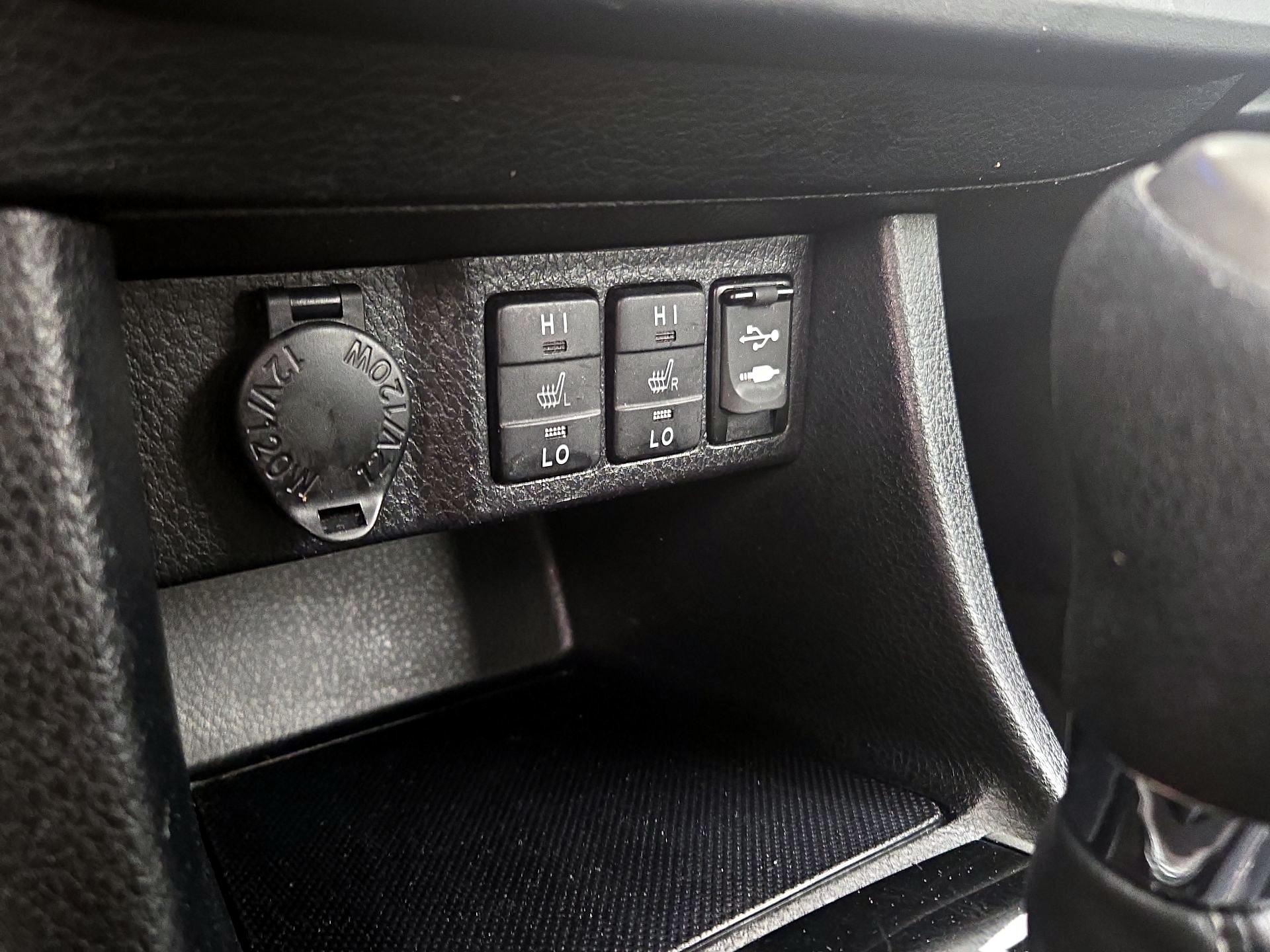 Thumbnail: 2016 Toyota Corolla - 18