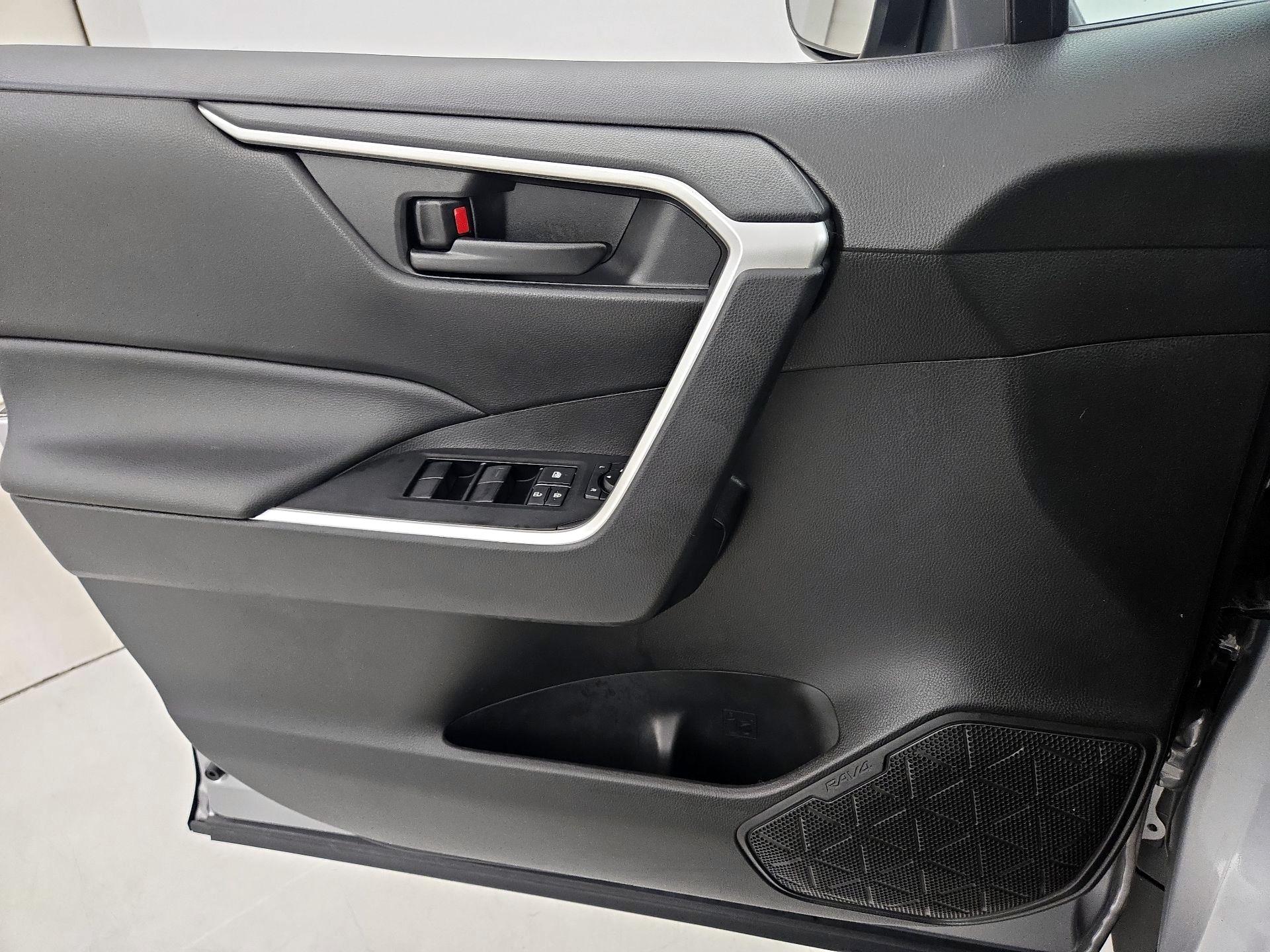 Thumbnail: 2021 Toyota RAV4 - 12