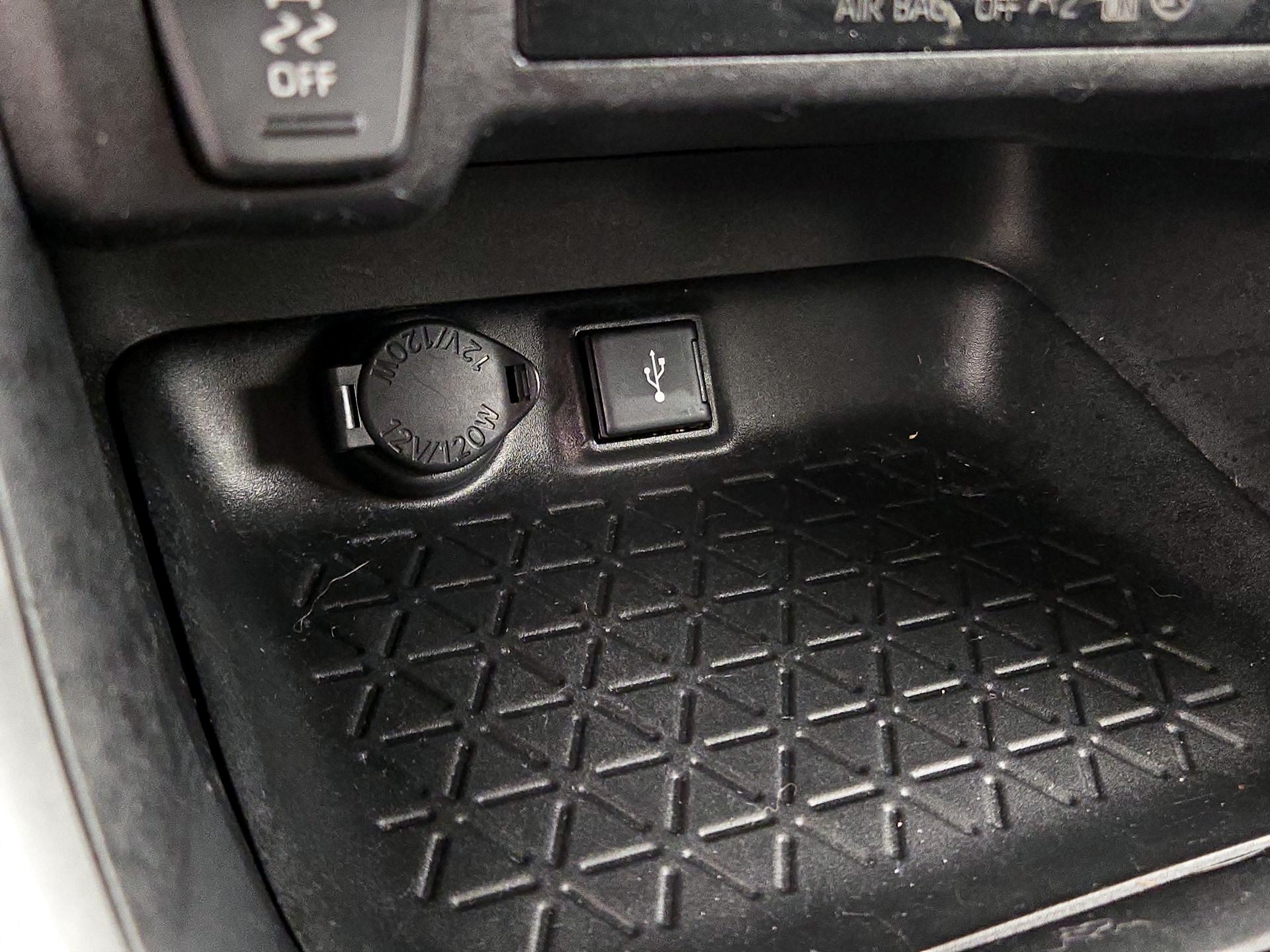 Thumbnail: 2021 Toyota RAV4 - 18