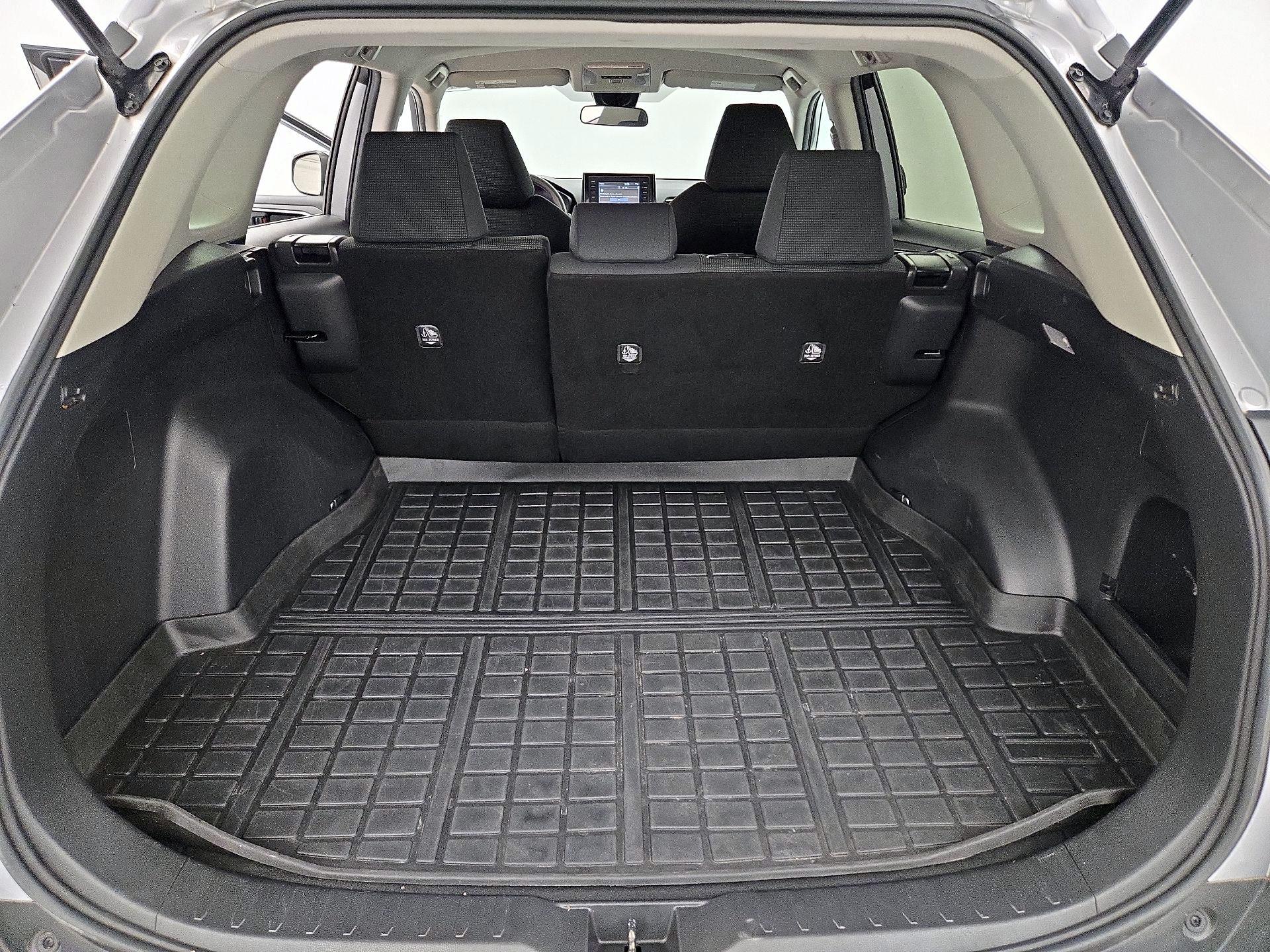 Thumbnail: 2021 Toyota RAV4 - 20