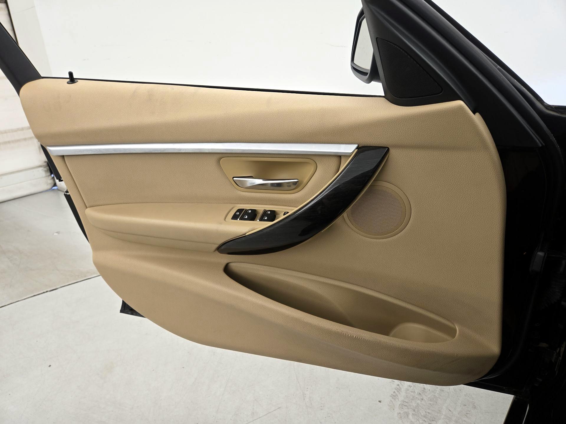 Thumbnail: 2016 BMW 3 Series - 12