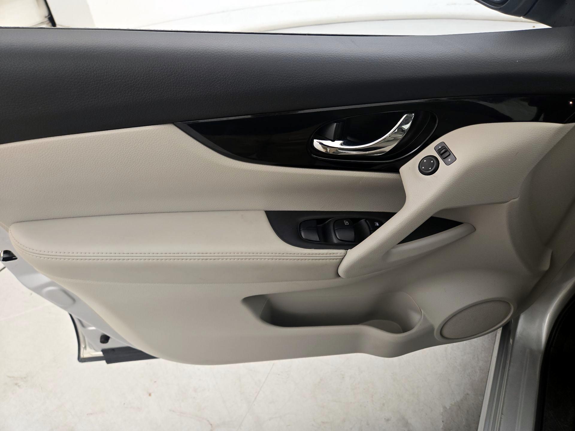 Thumbnail: 2019 Nissan Rogue Sport - 12